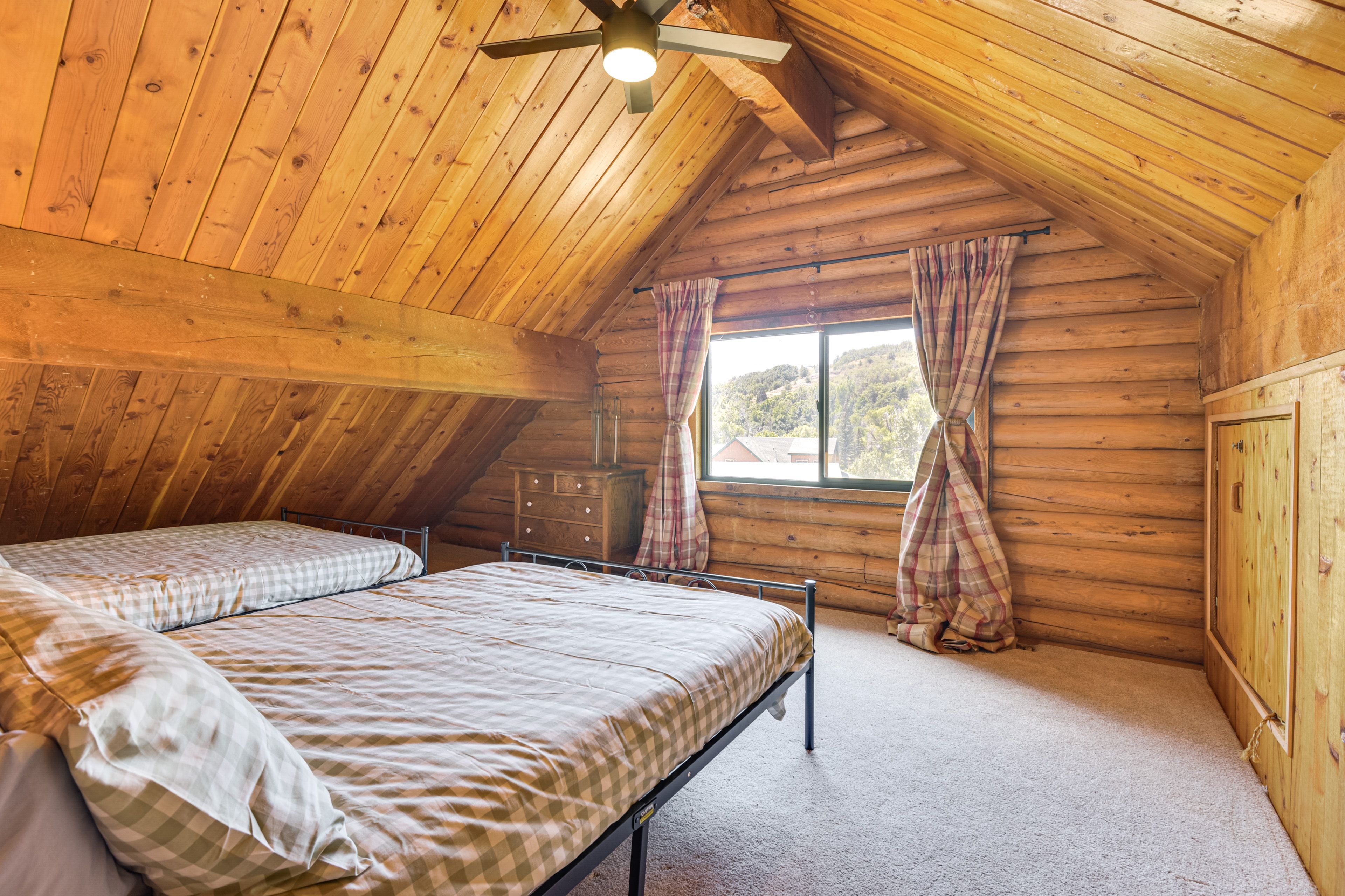 Loft | Upper Floor | 2 Queen Beds