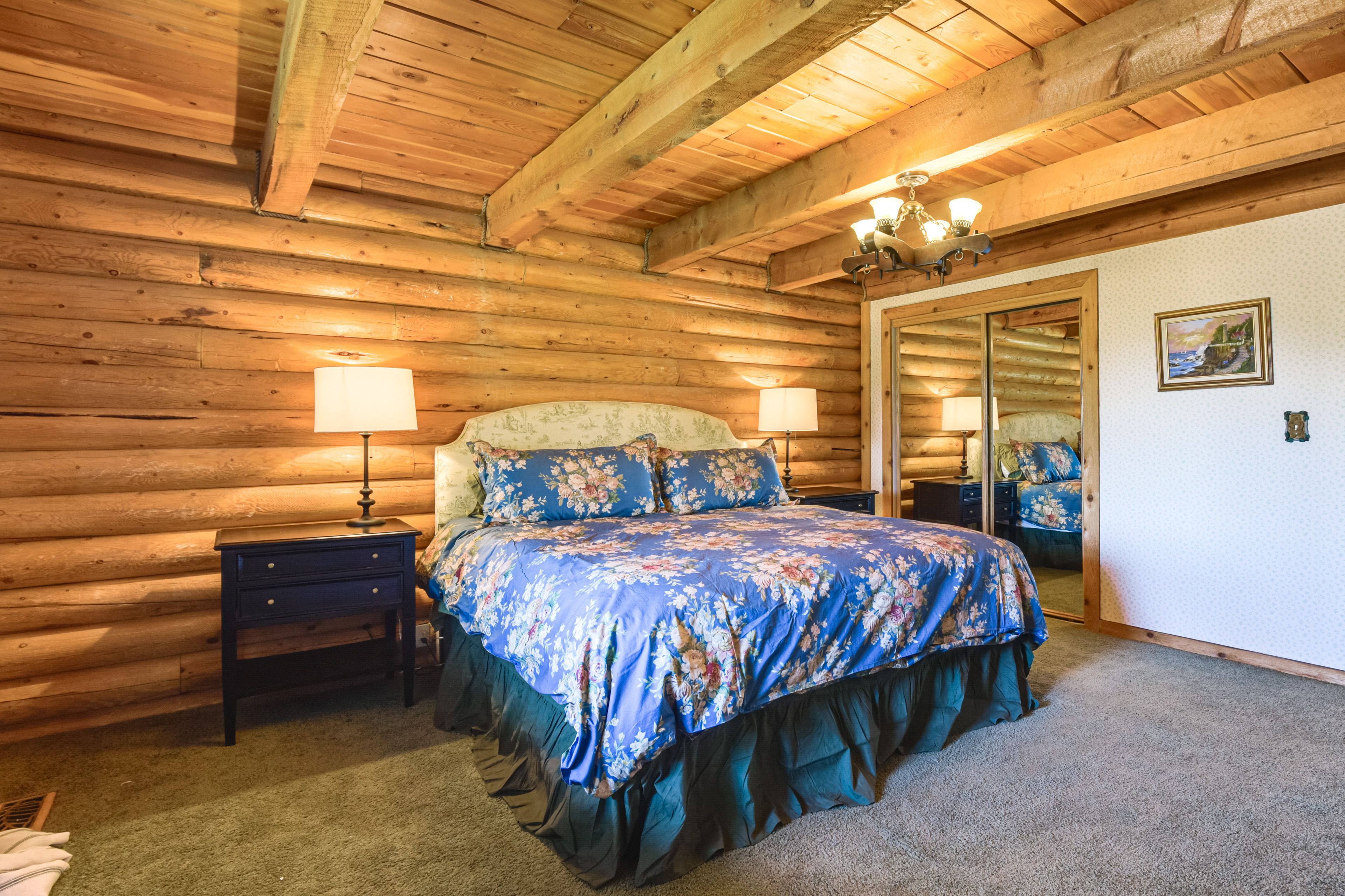 Bedroom 1 | Main Floor | King Bed | Linens Provided