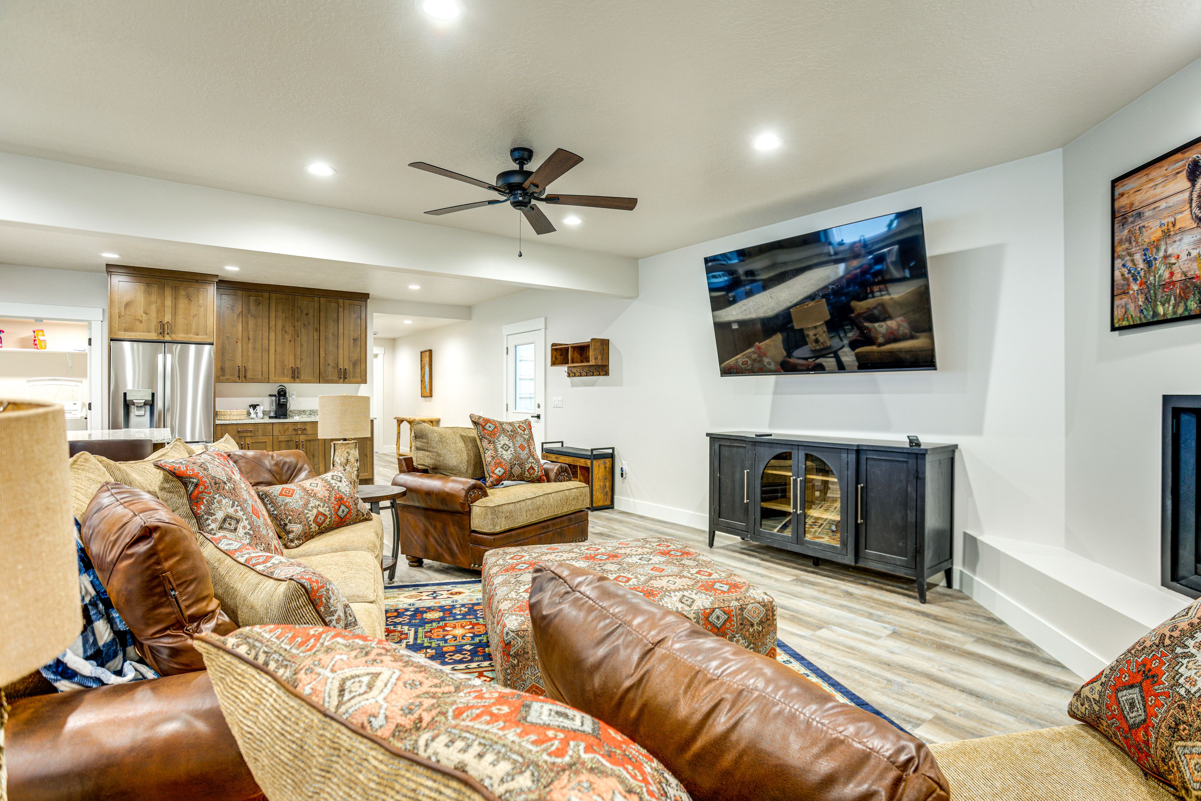 Living Room | 1st Floor | Free WiFi | Smart TV