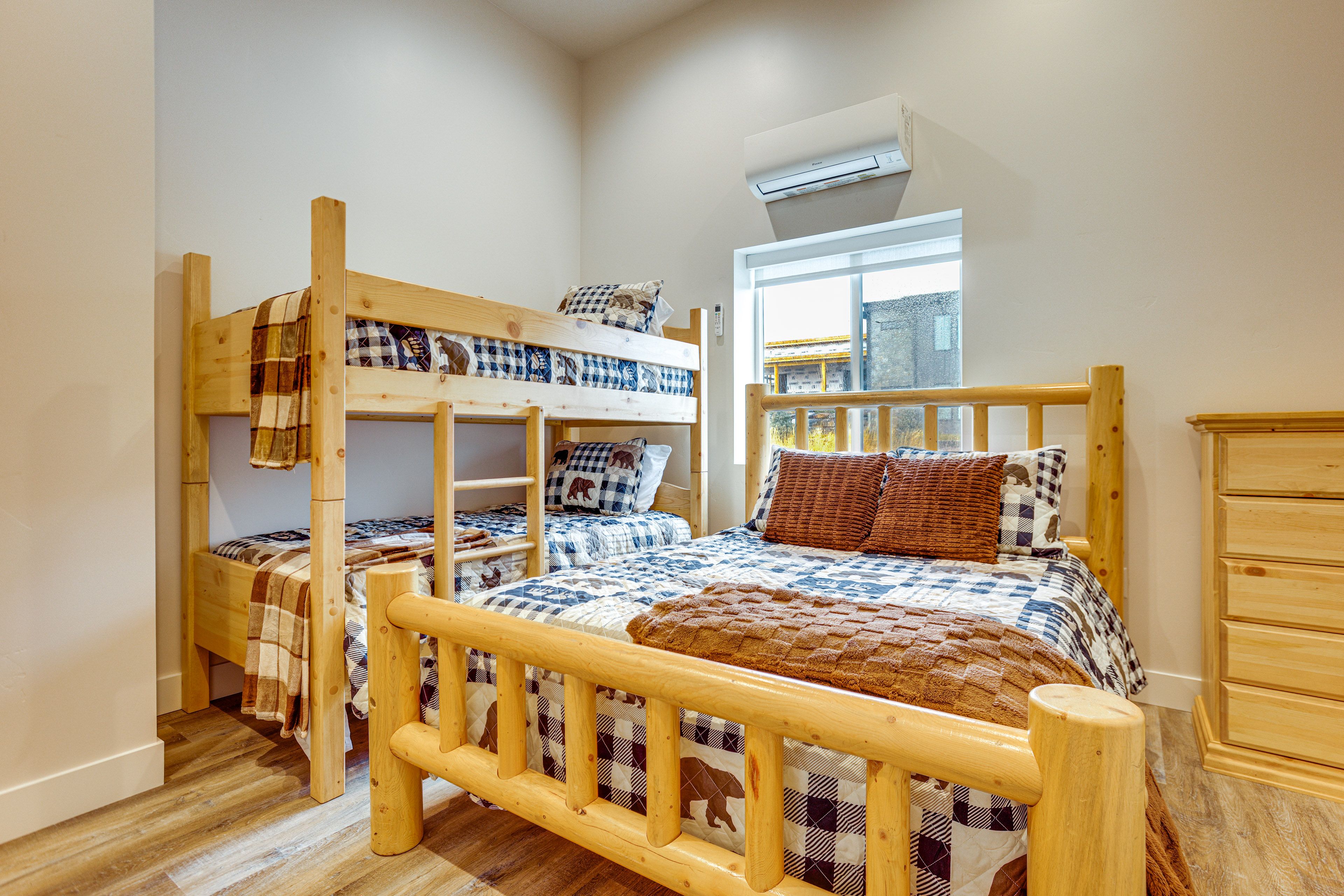 Bedroom 3 | Queen Bed | Twin Bunk Bed | 2nd Floor