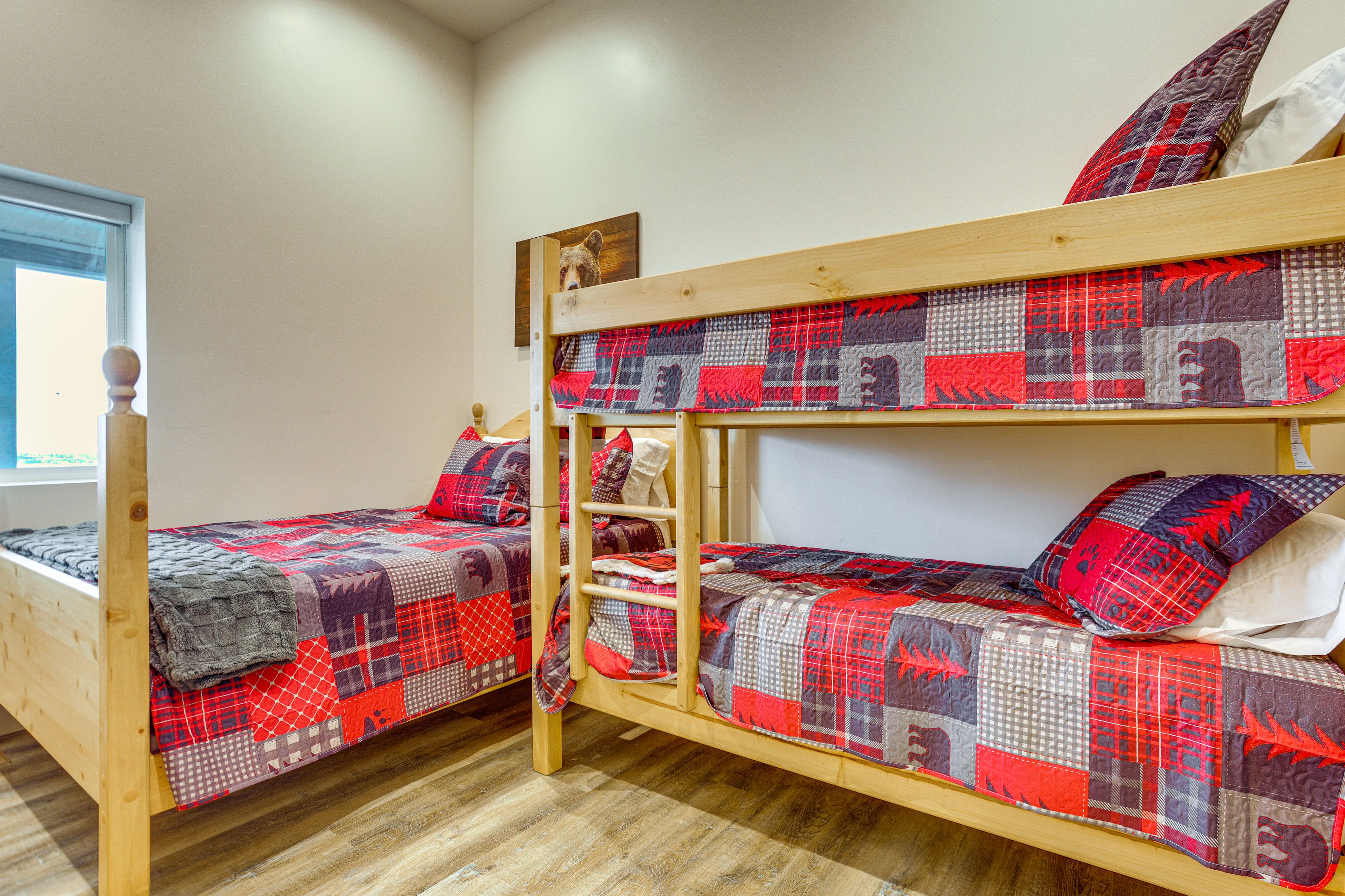 Bedroom 5 | Queen Bed | Twin Bunk Bed | 2nd Floor