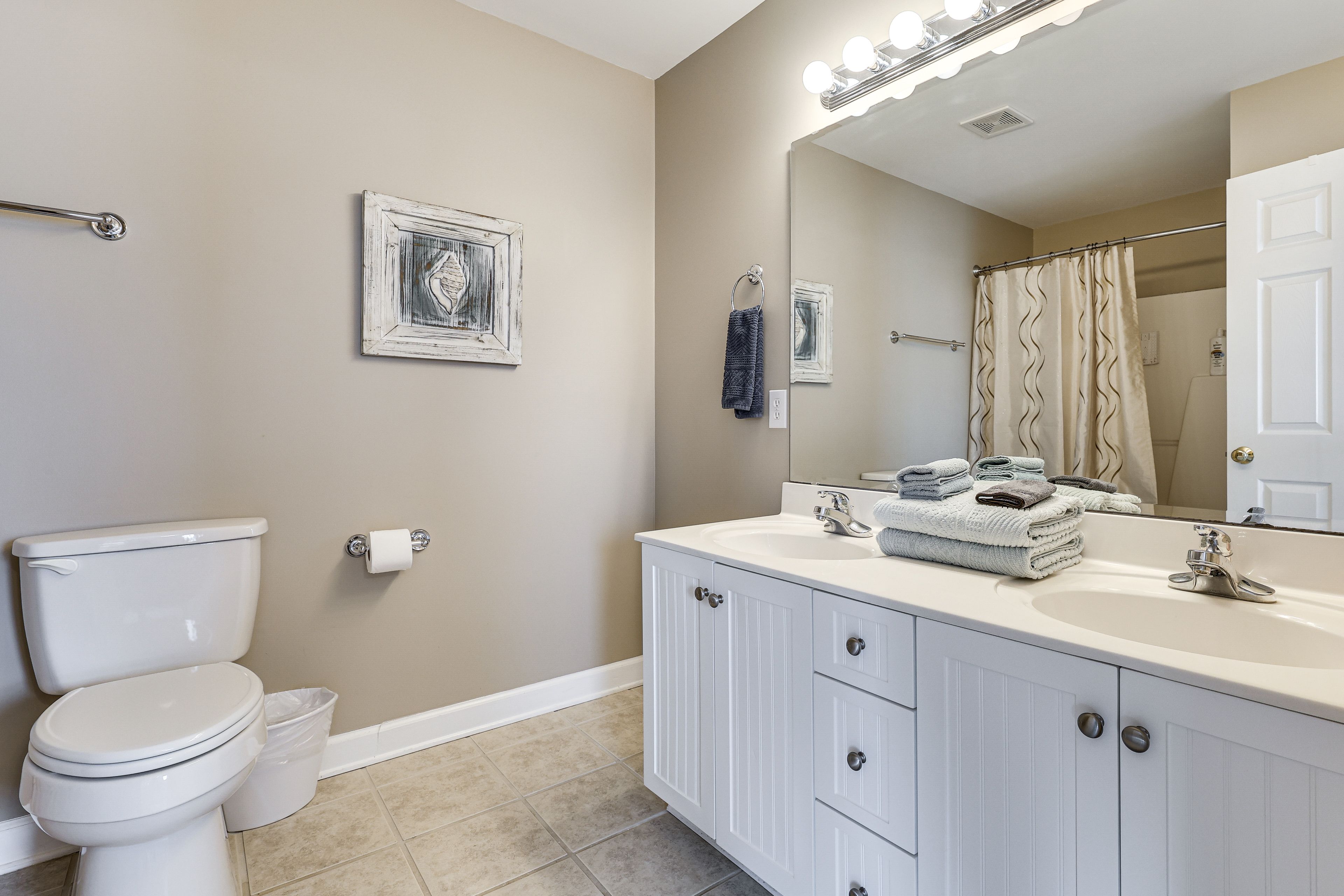 Full Bathroom | Upper Level