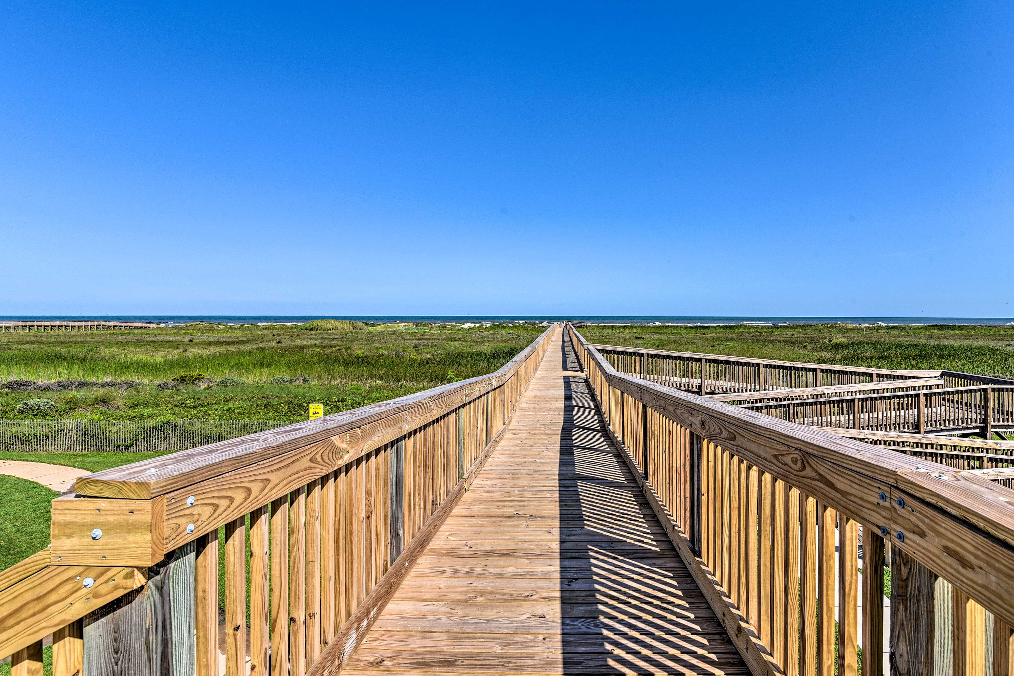 Community Amenities | Walkway to Beach Access