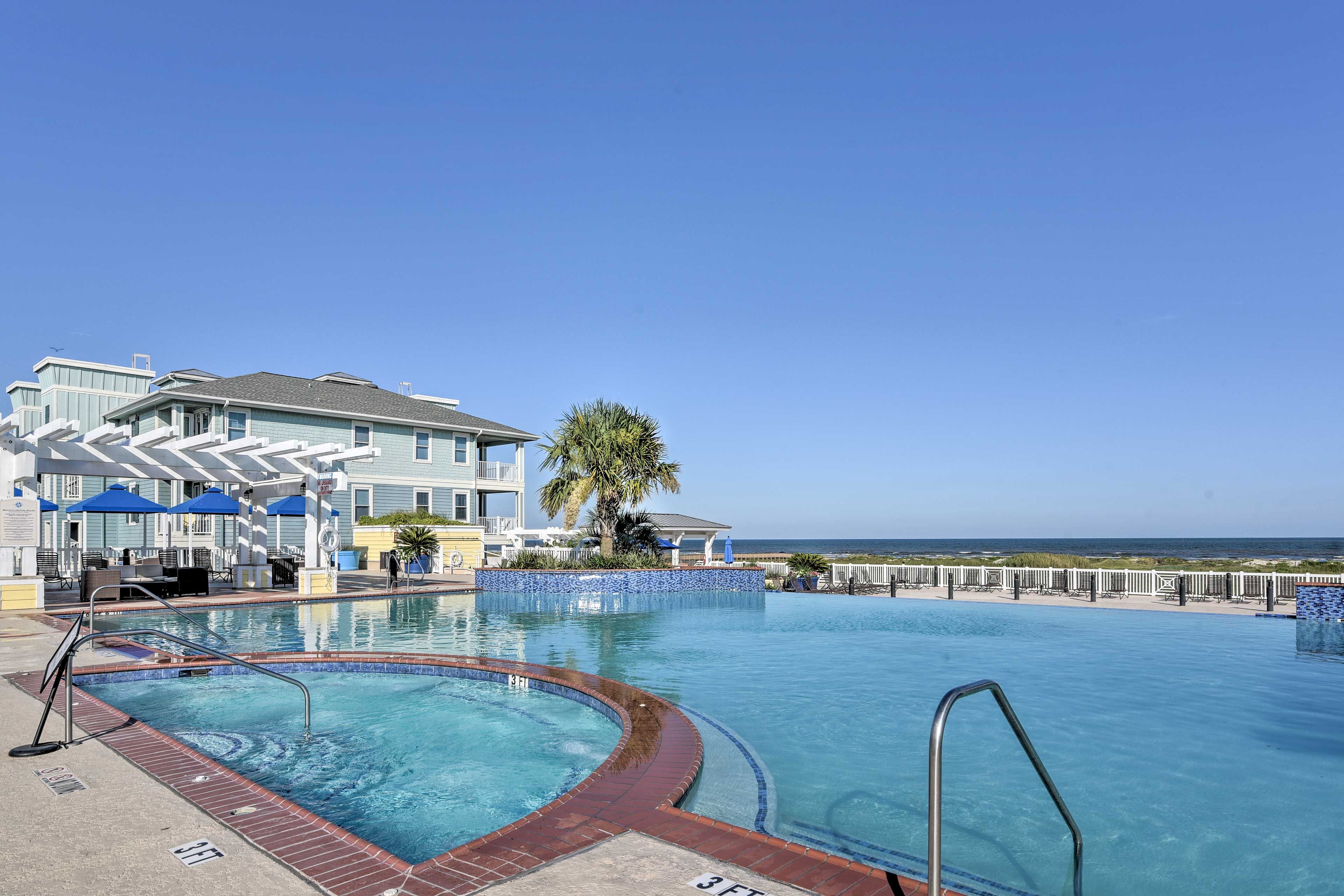 Outdoor Pool & Spa