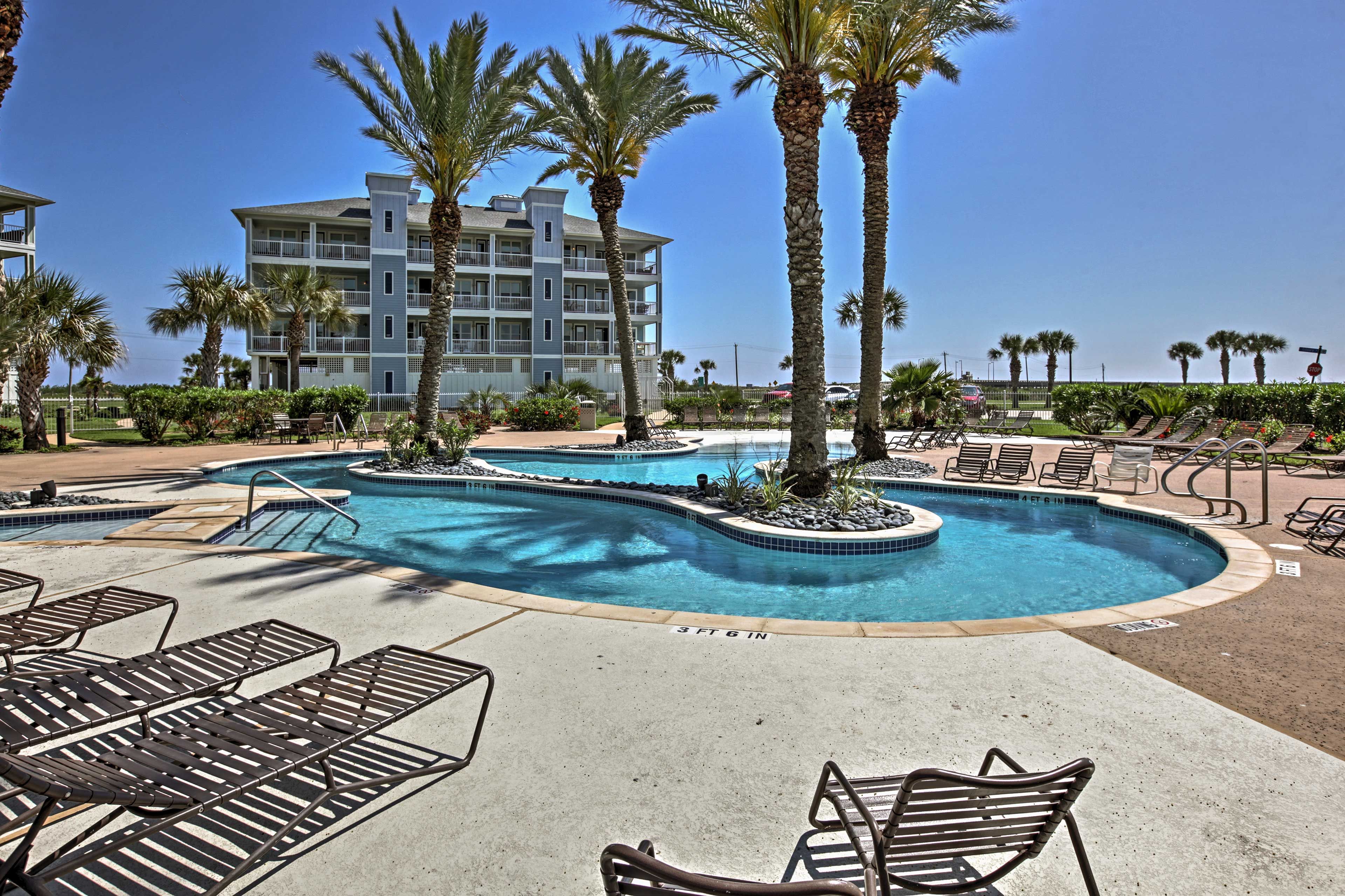 Lazy River & Sunset Pool