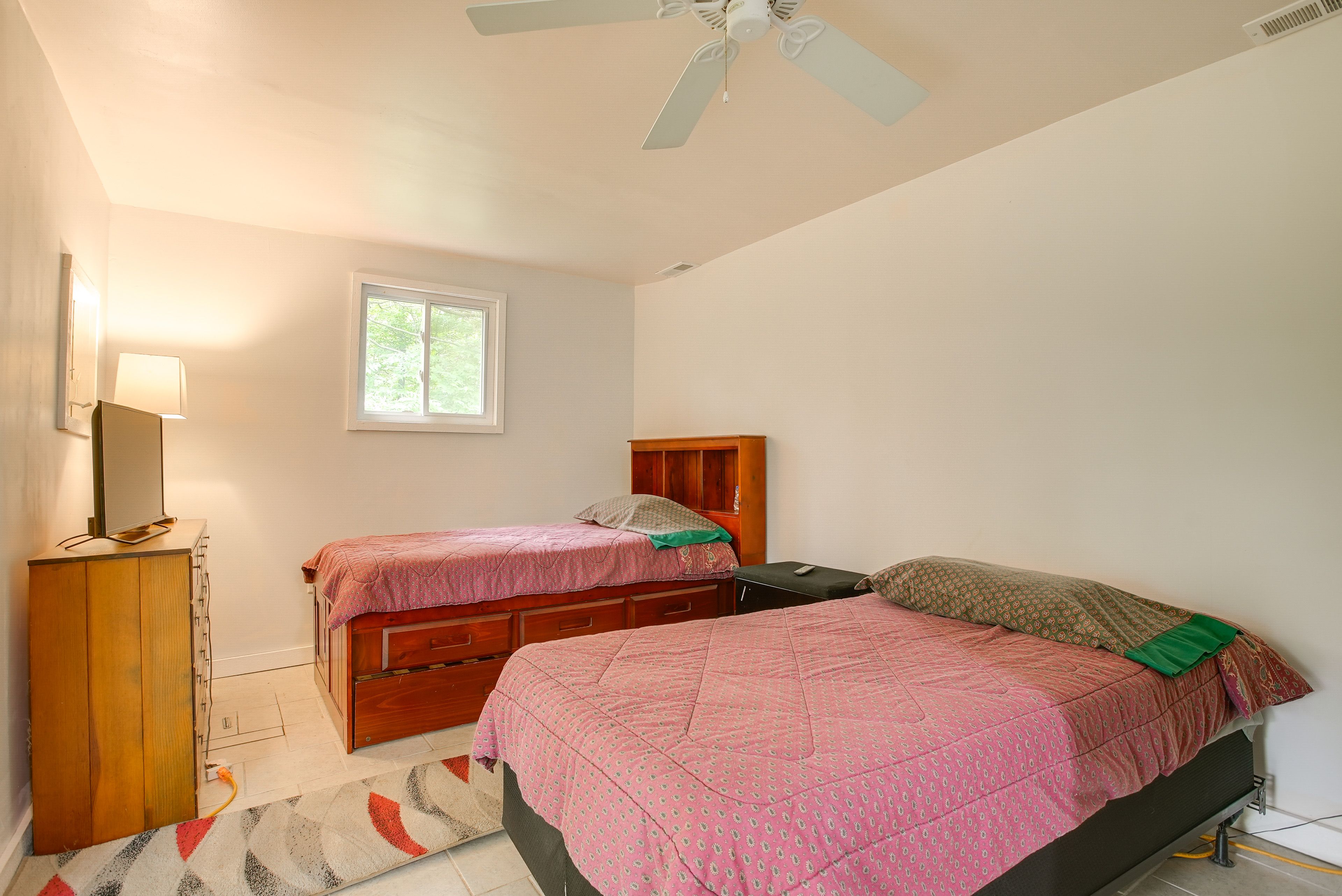 Bedroom 3 (Suite) | Twin Bed | Twin Bed w/ Twin Trundle | Deck Access