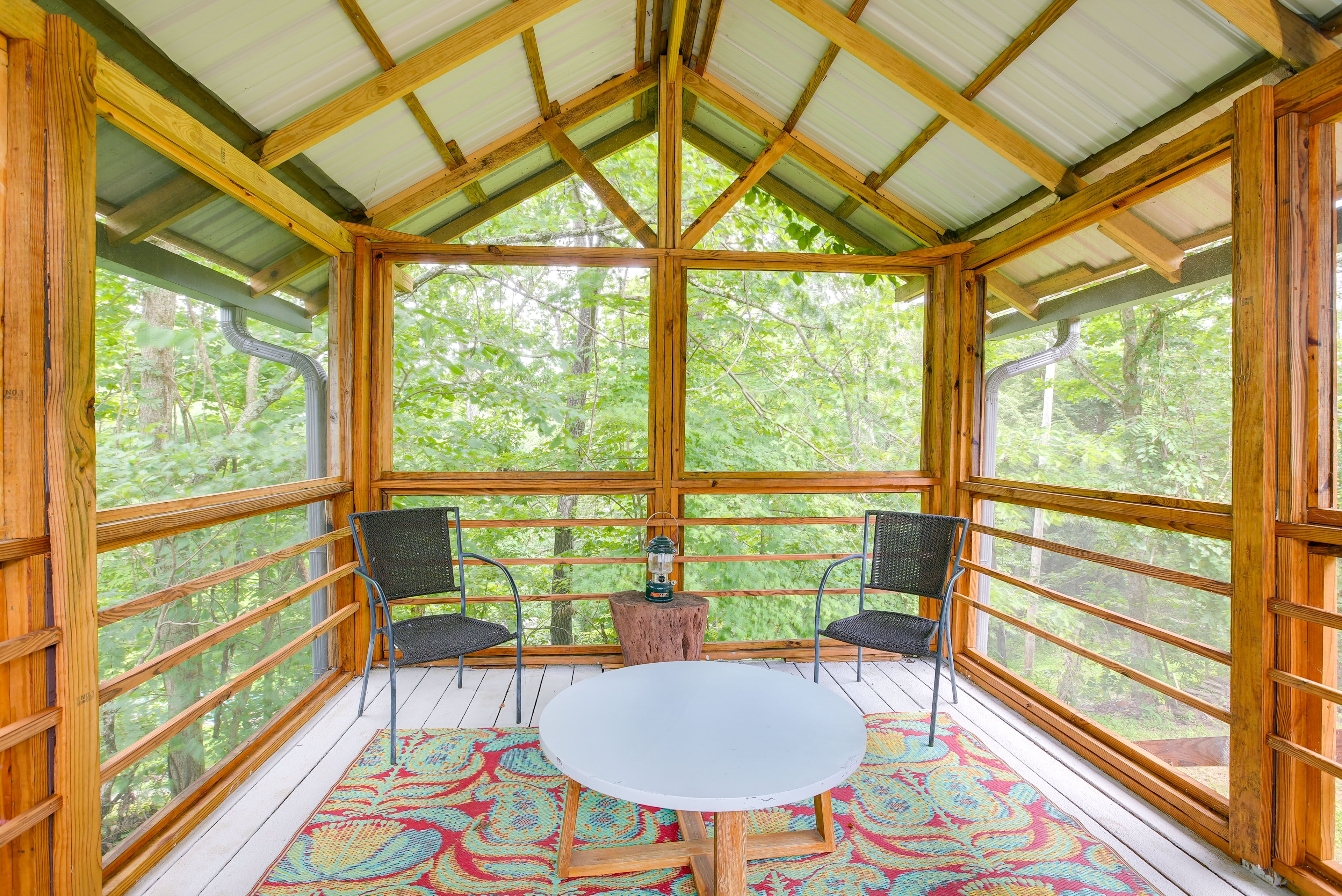 Screened Porch | Outdoor Seating