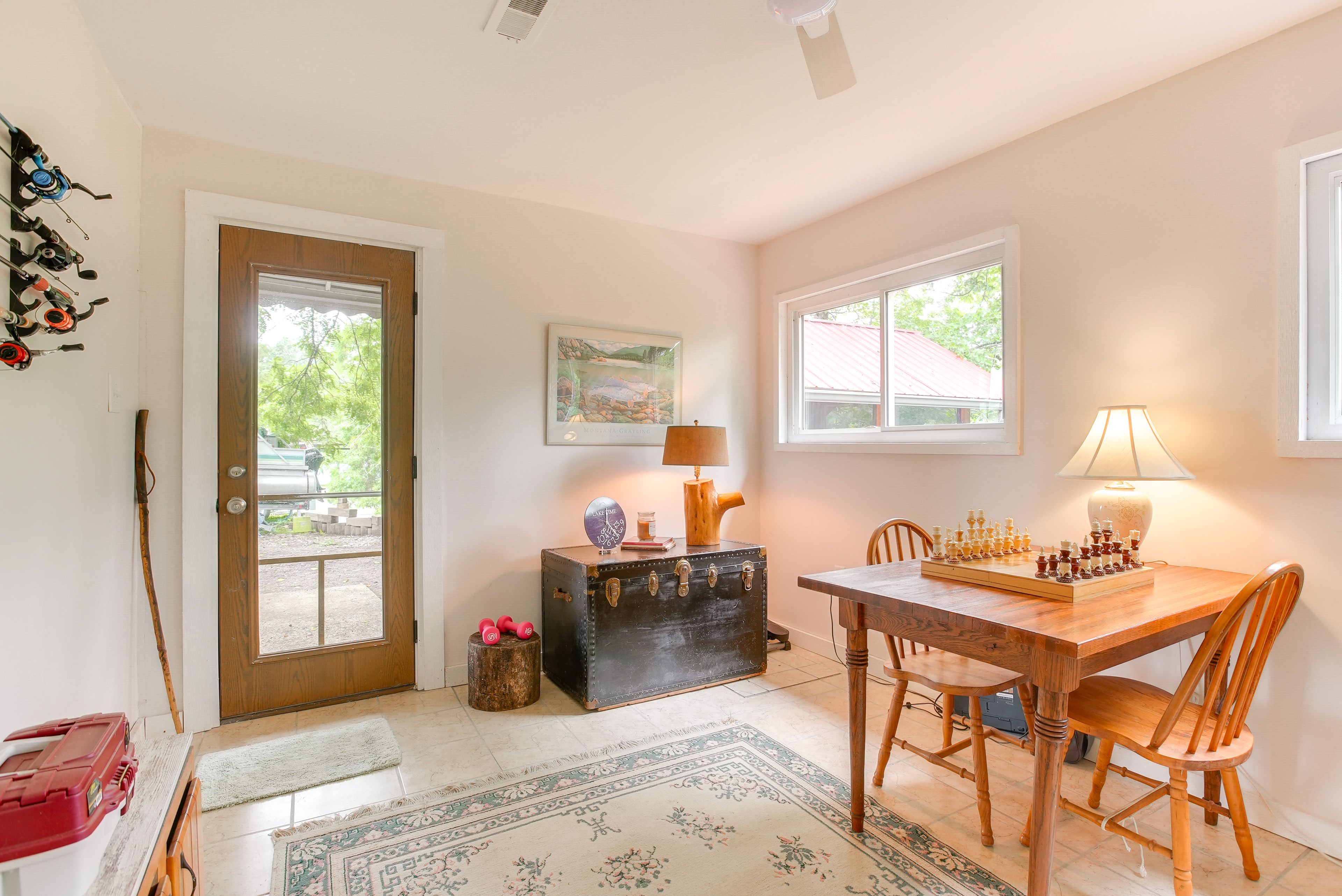 Leisure Room | Fishing Poles | Books | Board Games