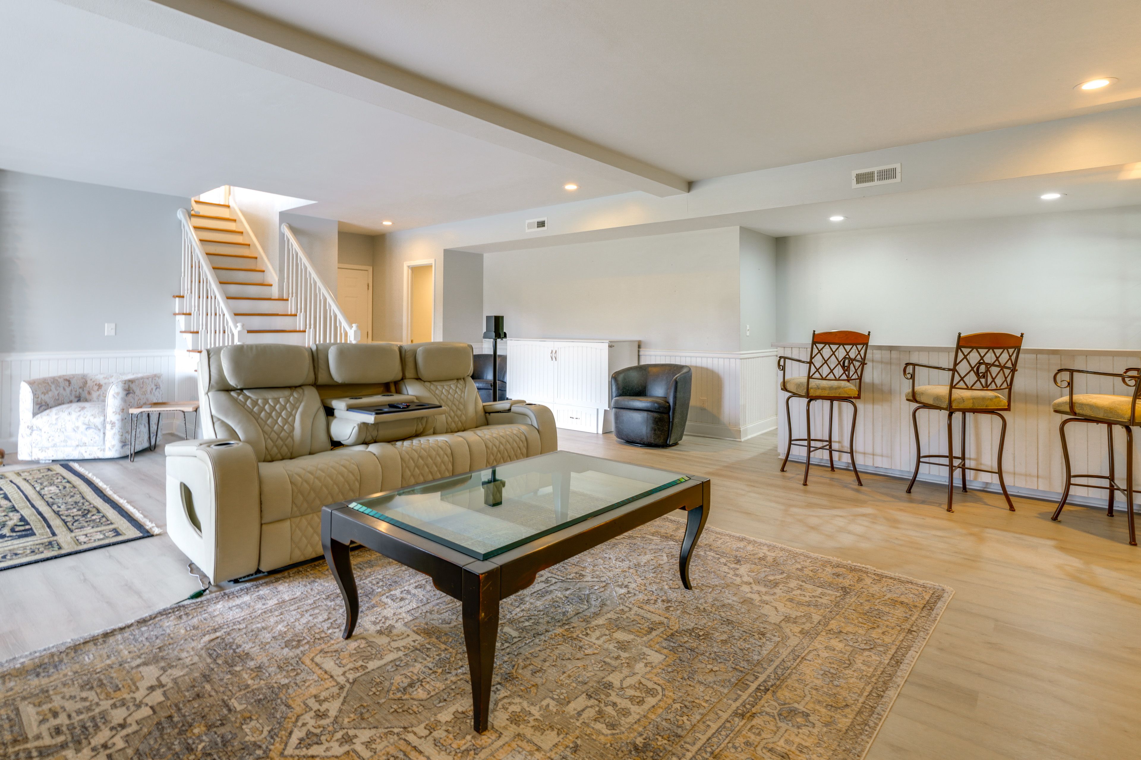 Basement | Queen Murphy Bed | Arcade Game | Fireplace