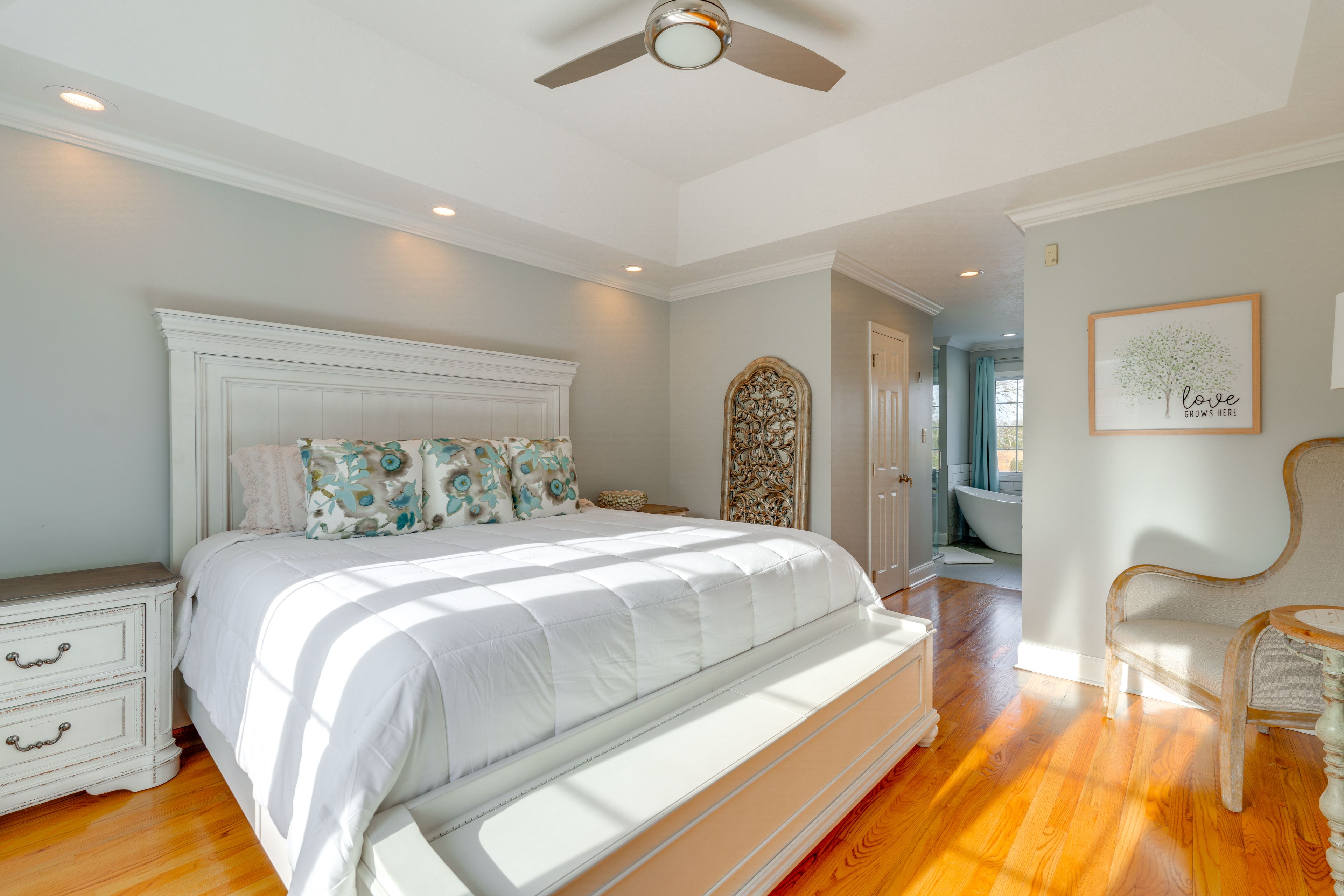 Bedroom 1 | King Bed | 1st Floor