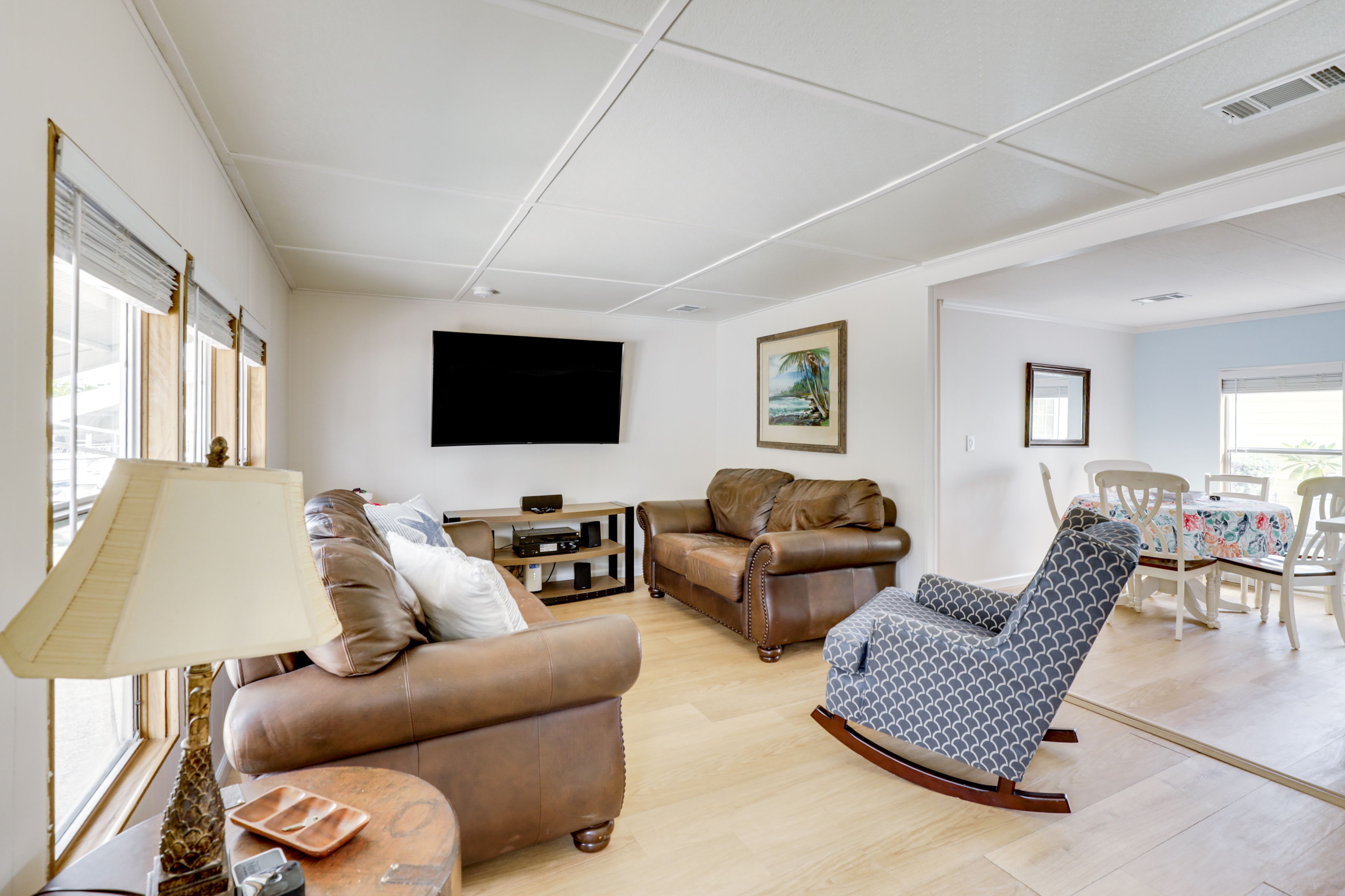 Living Room | Smart TV | Free WiFi