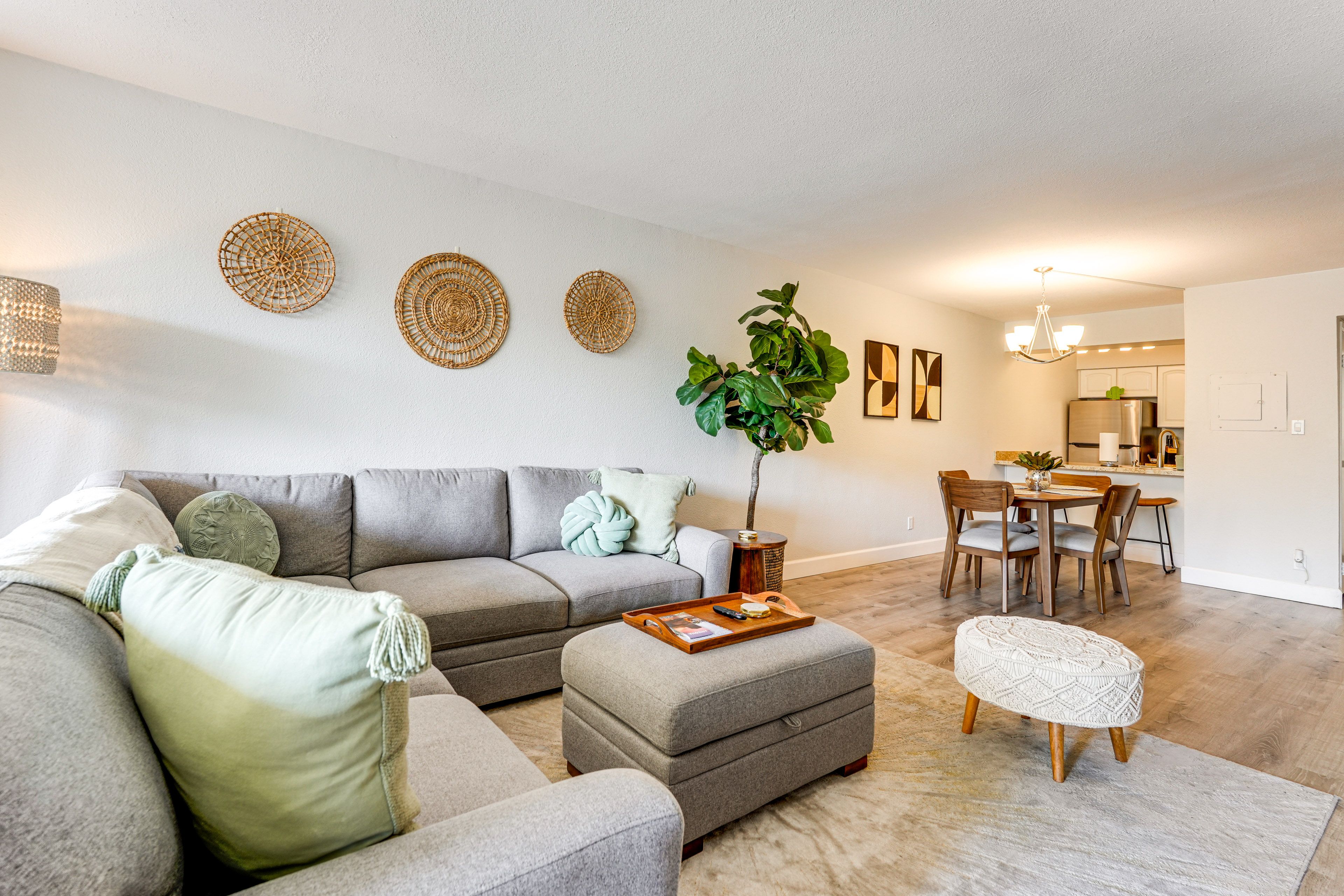 Living Room | Free WiFi | Central A/C & Heating | Smart TV