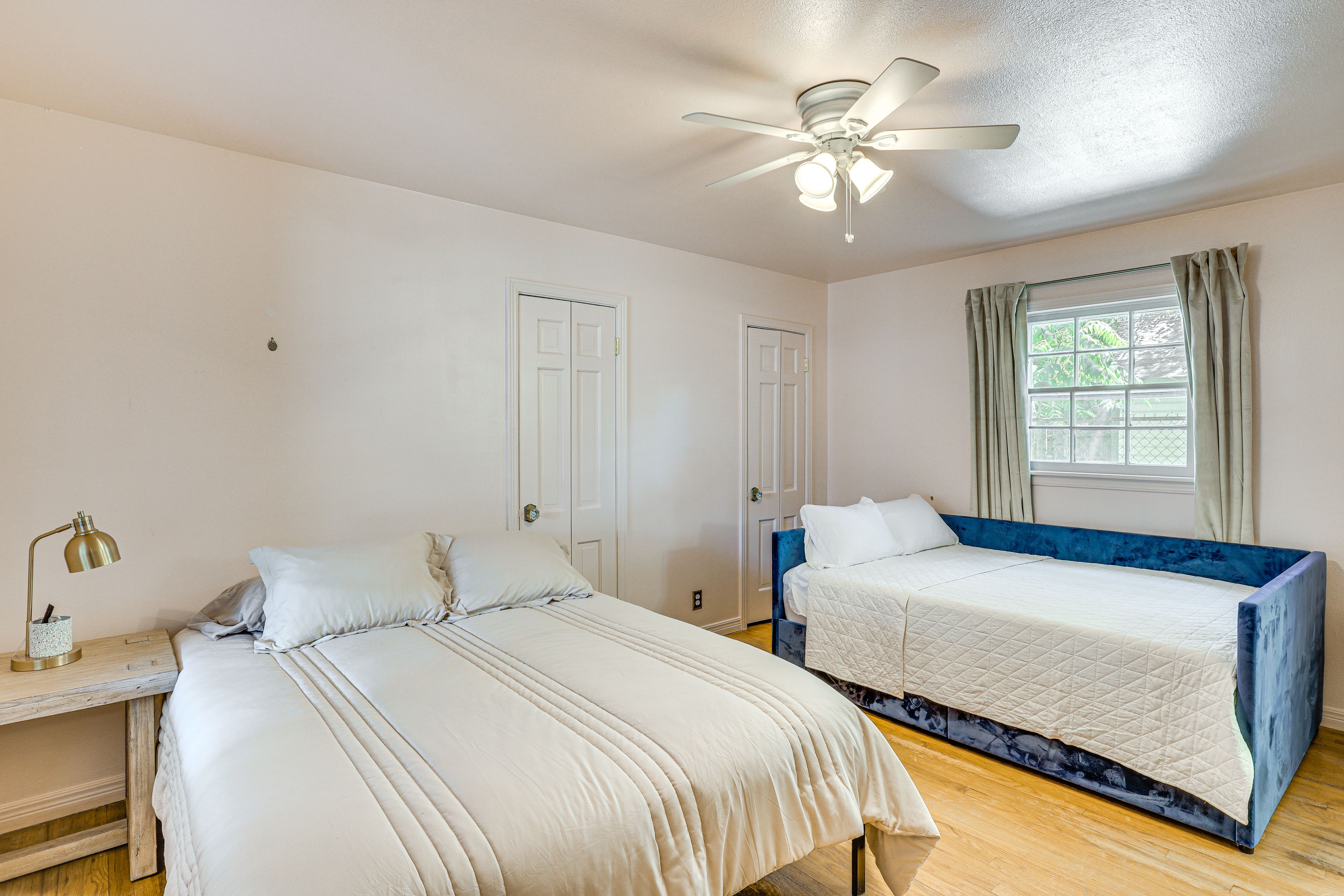 Bedroom 2 | Full Bed | Full Daybed | Smart TV