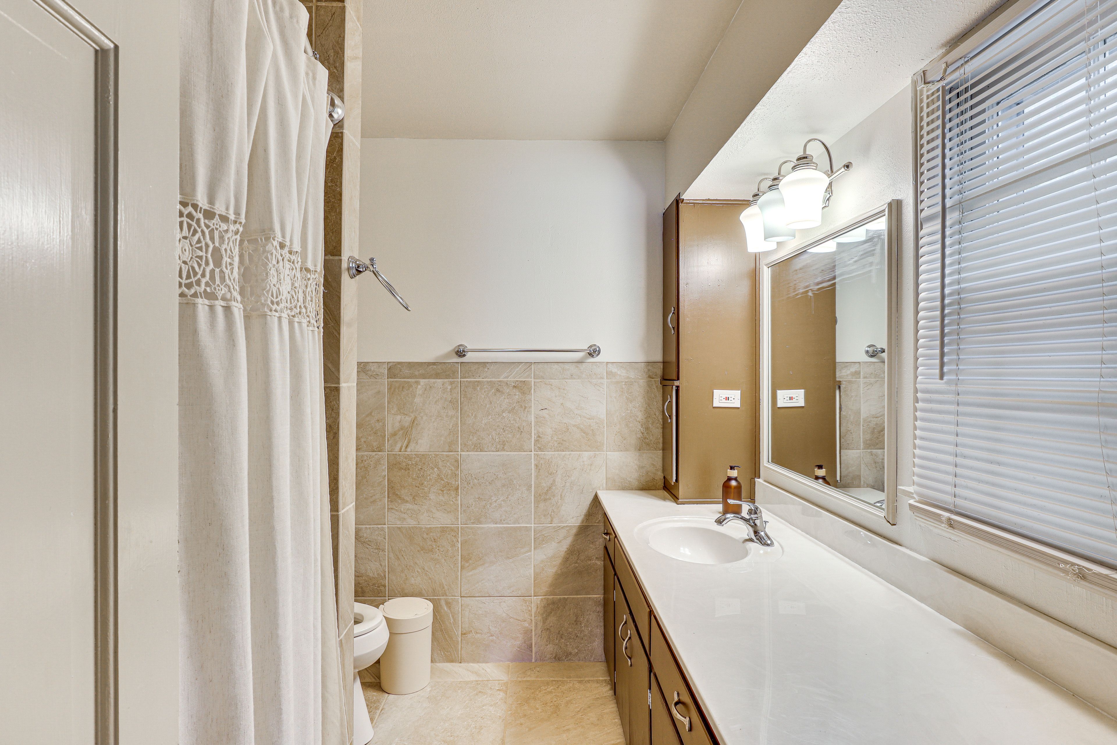 En-Suite Bathroom | Towels Provided