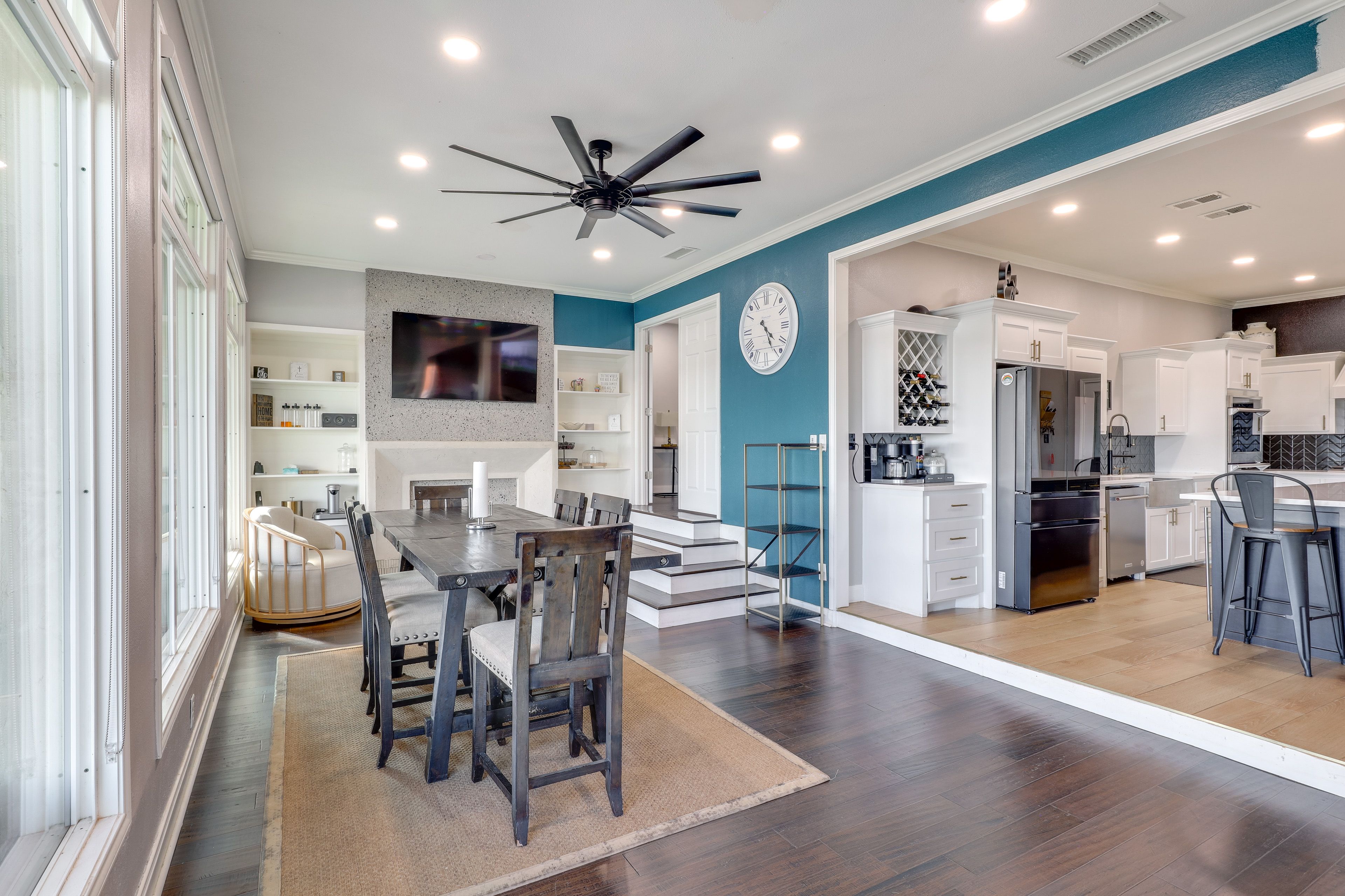 Dining Area | Dishware/Flatware