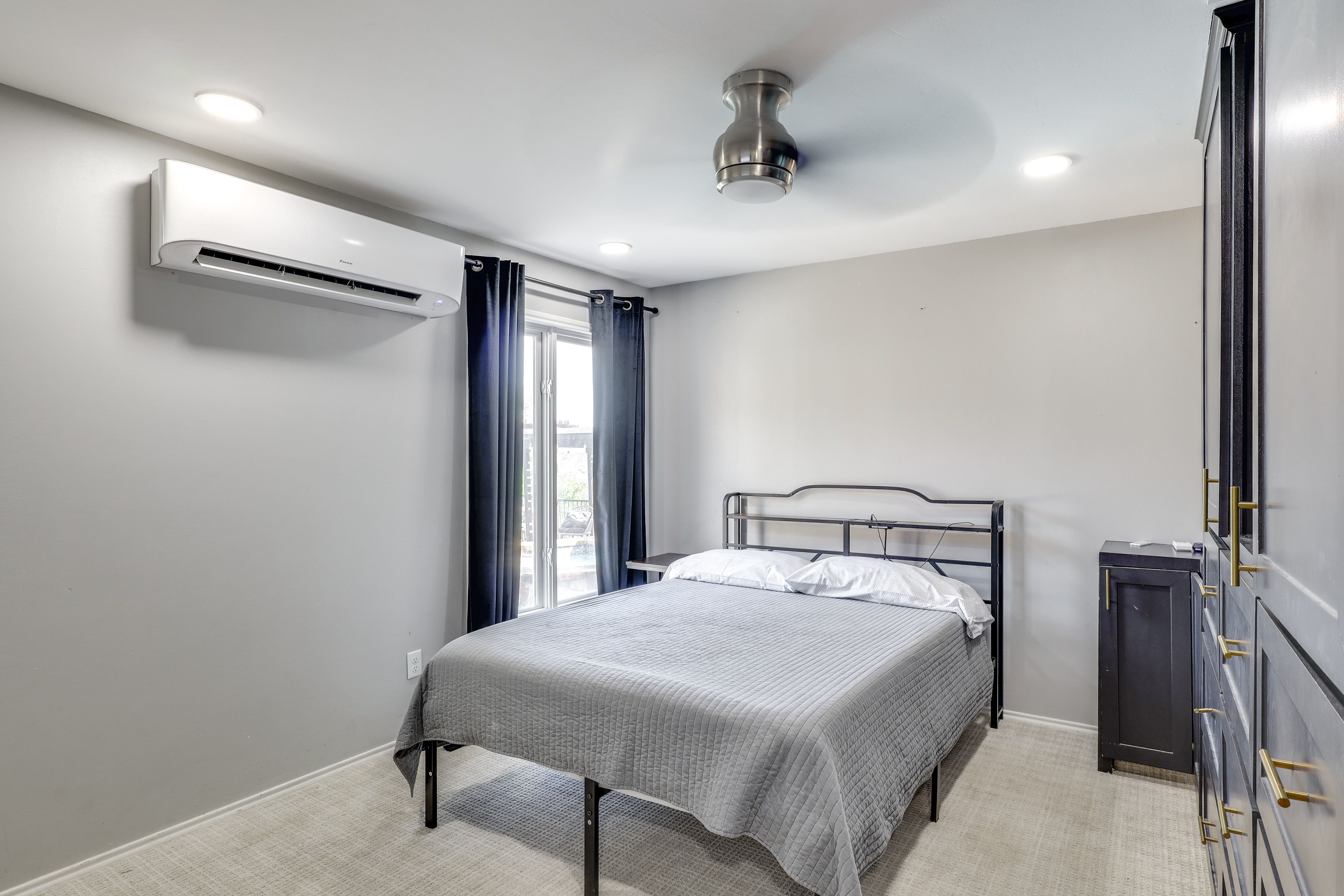 Bedroom 2 | Queen Bed | Smart TV