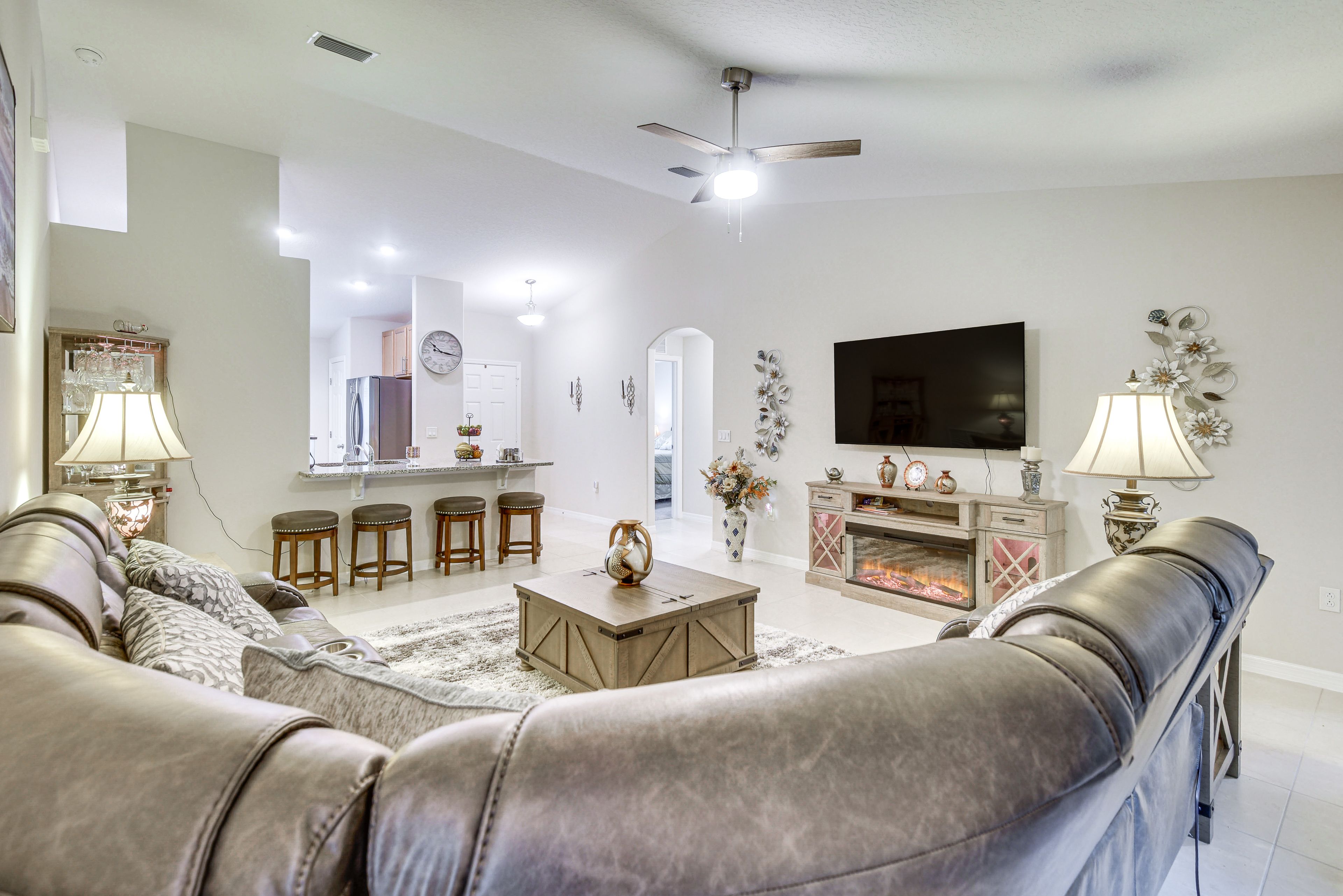 Living Room | Free WiFi | Central A/C & Heat
