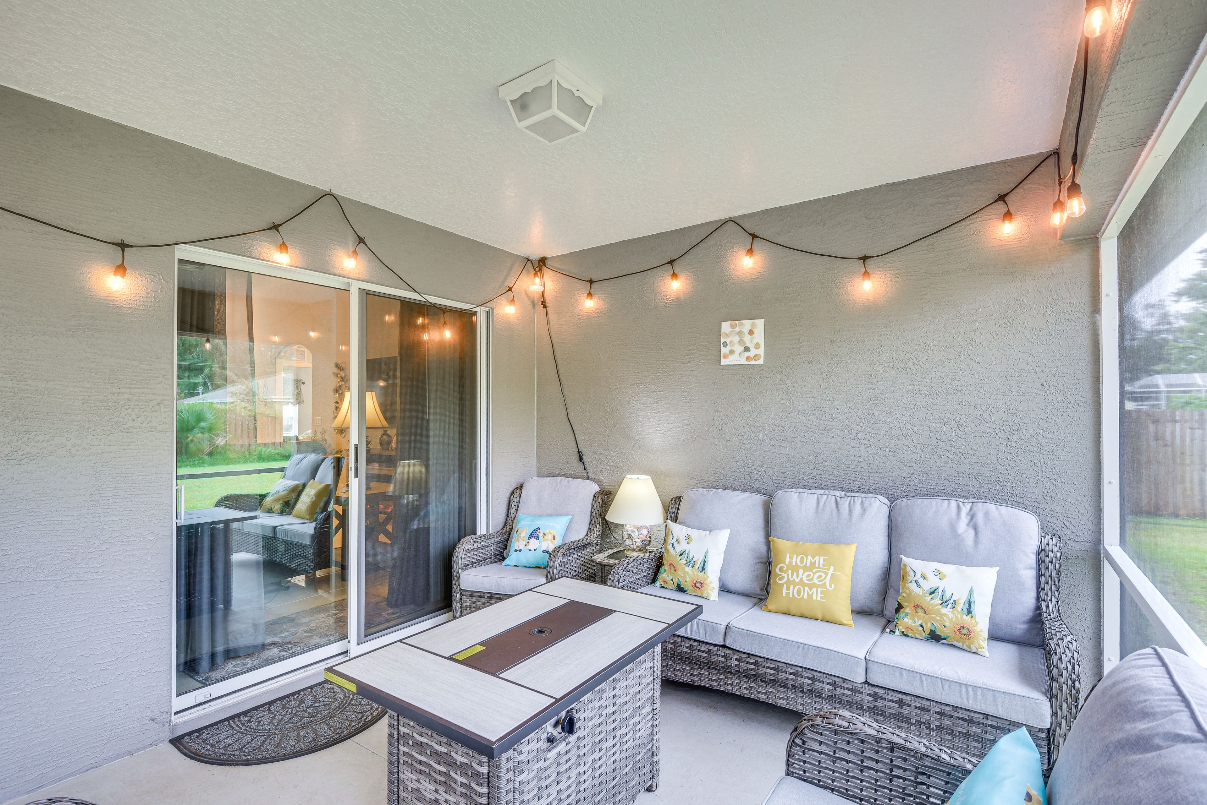 Screened Lanai | Propane Fire Pit