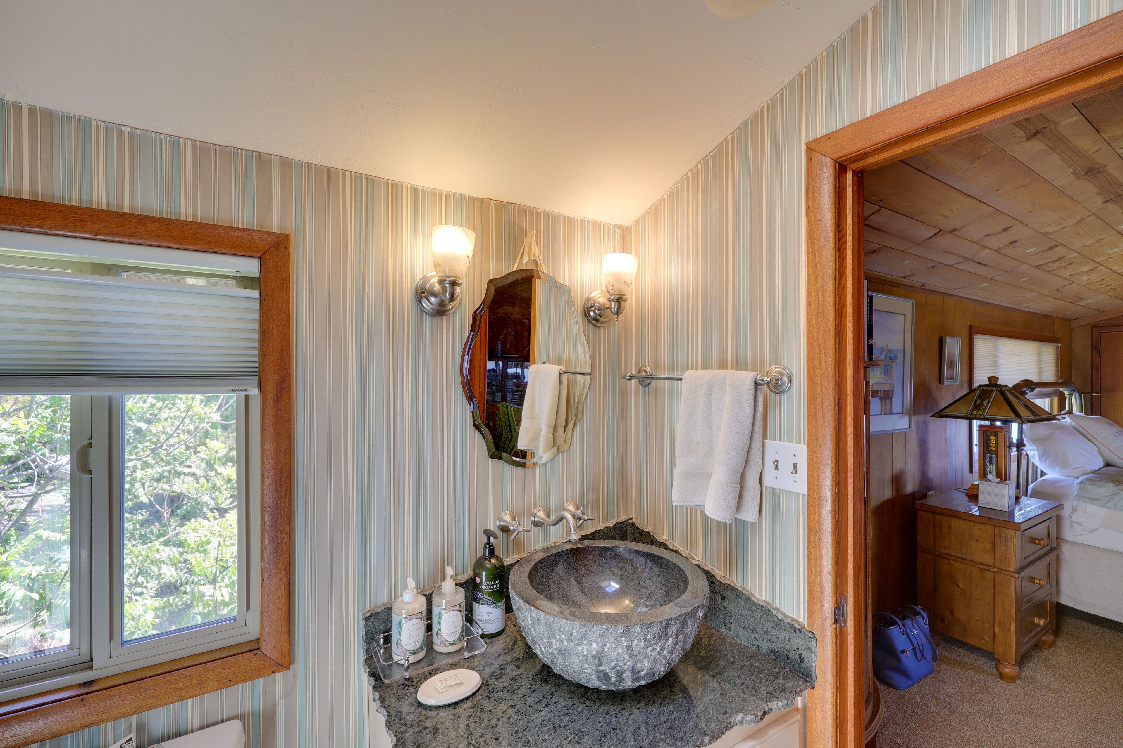 En-Suite Bathroom | Upper Level