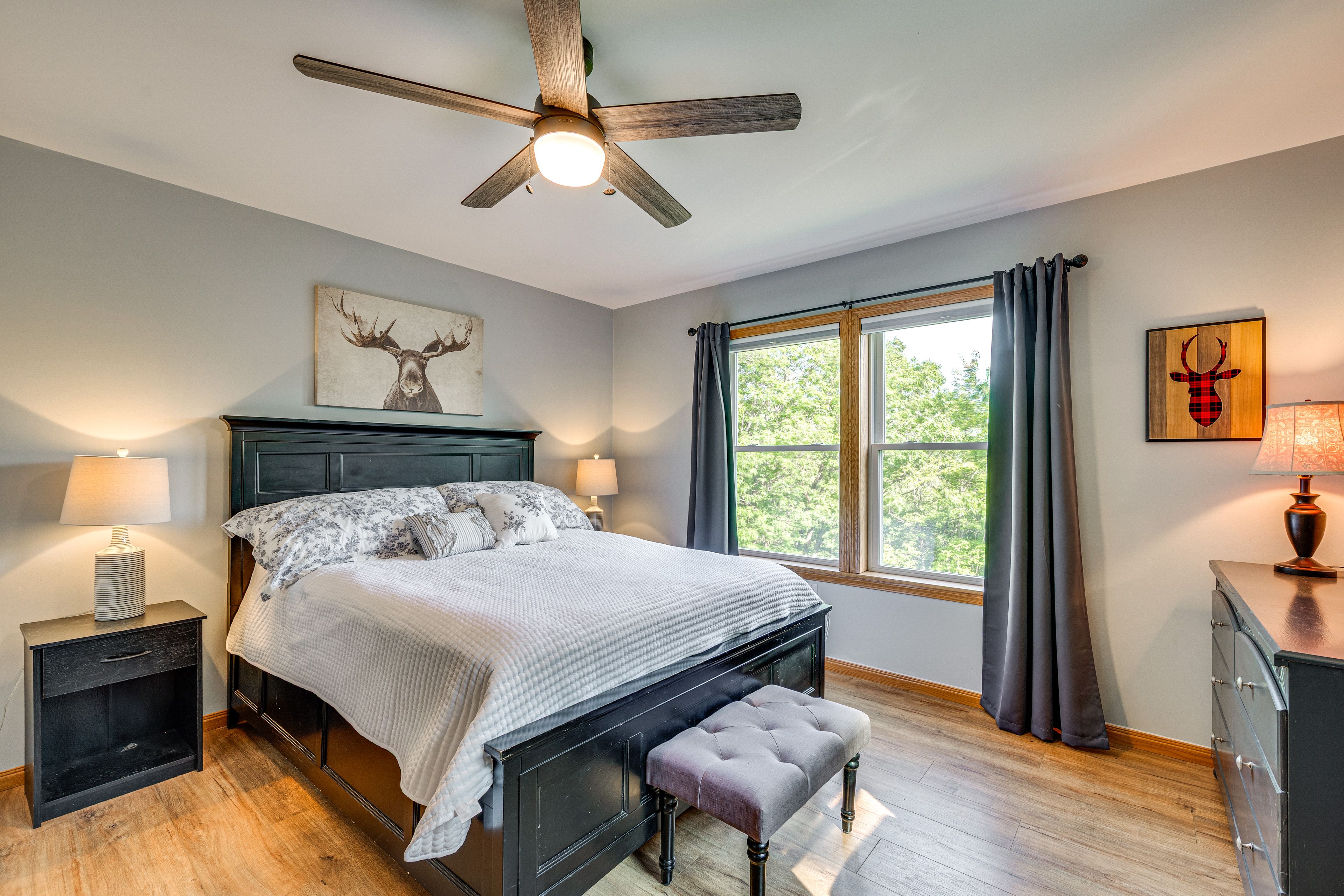 Bedroom 1 | Queen Bed