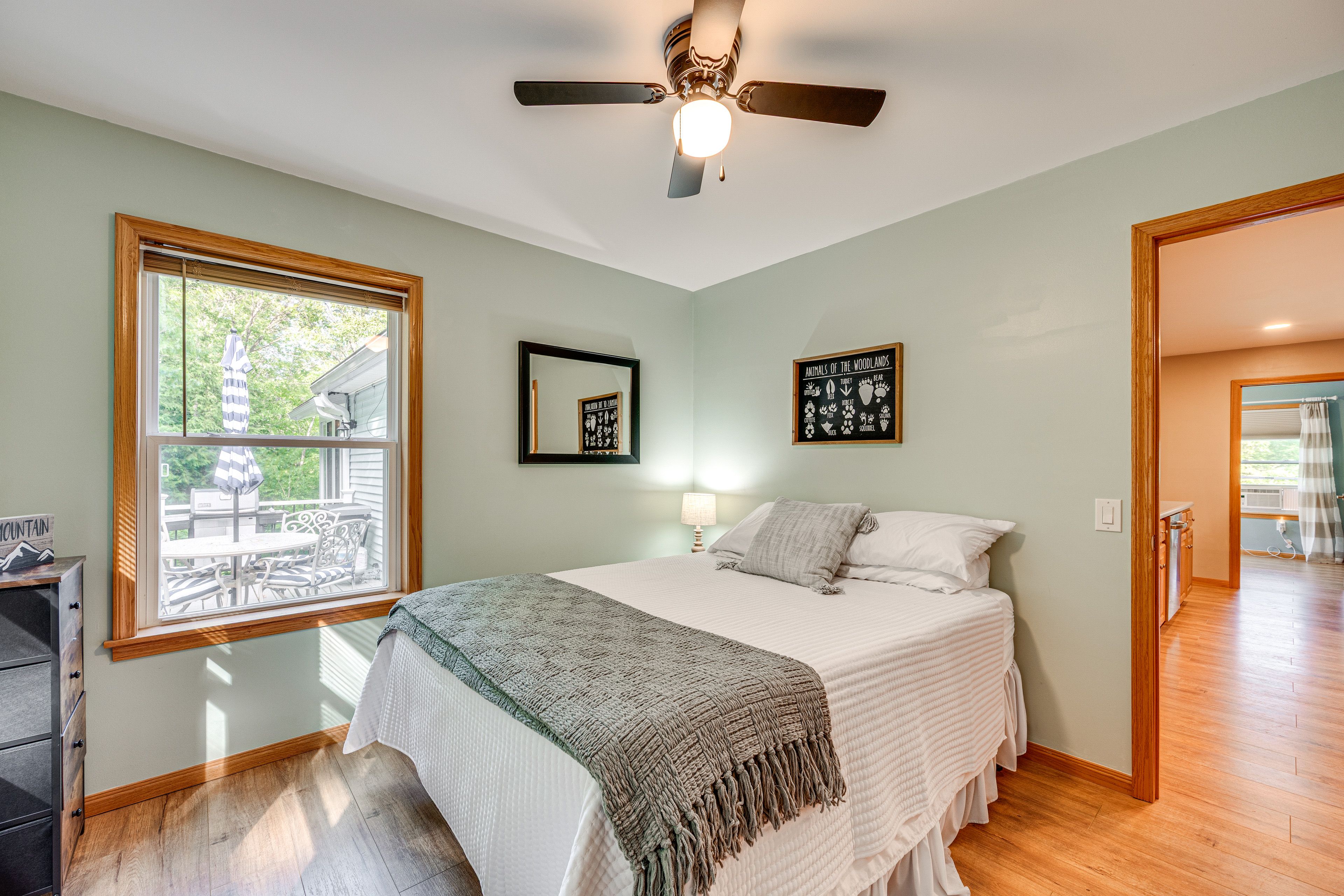 Bedroom 3 | Queen Bed