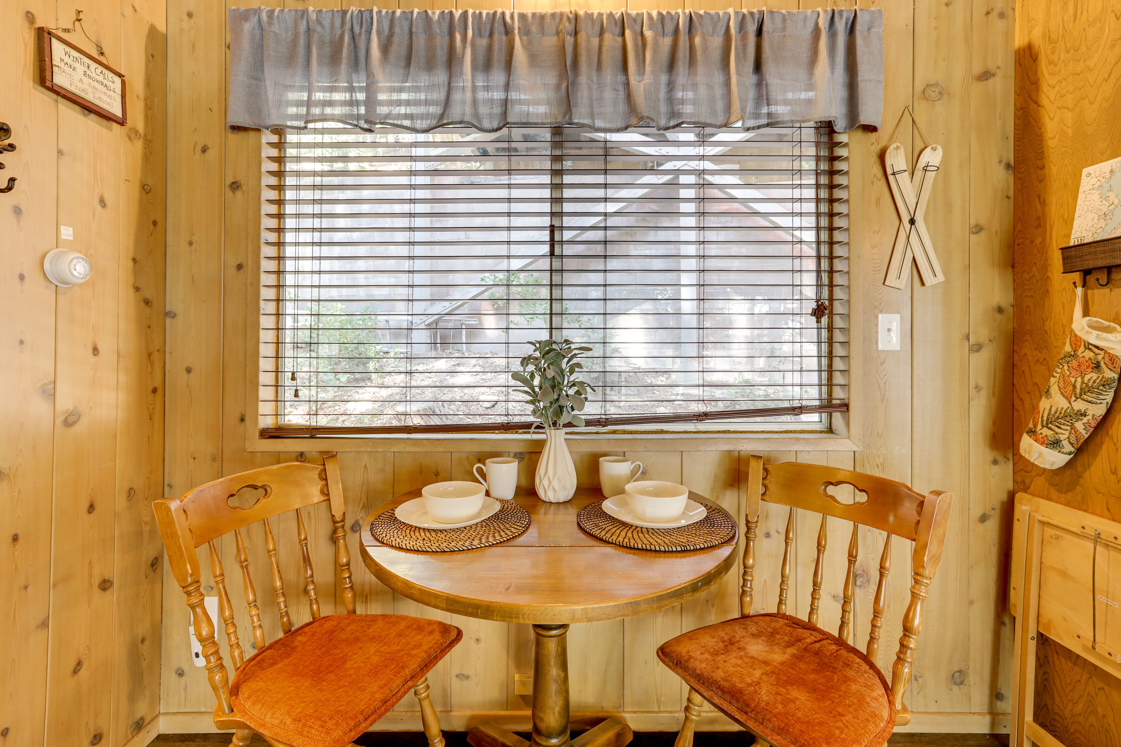 Dining Area | Main Level
