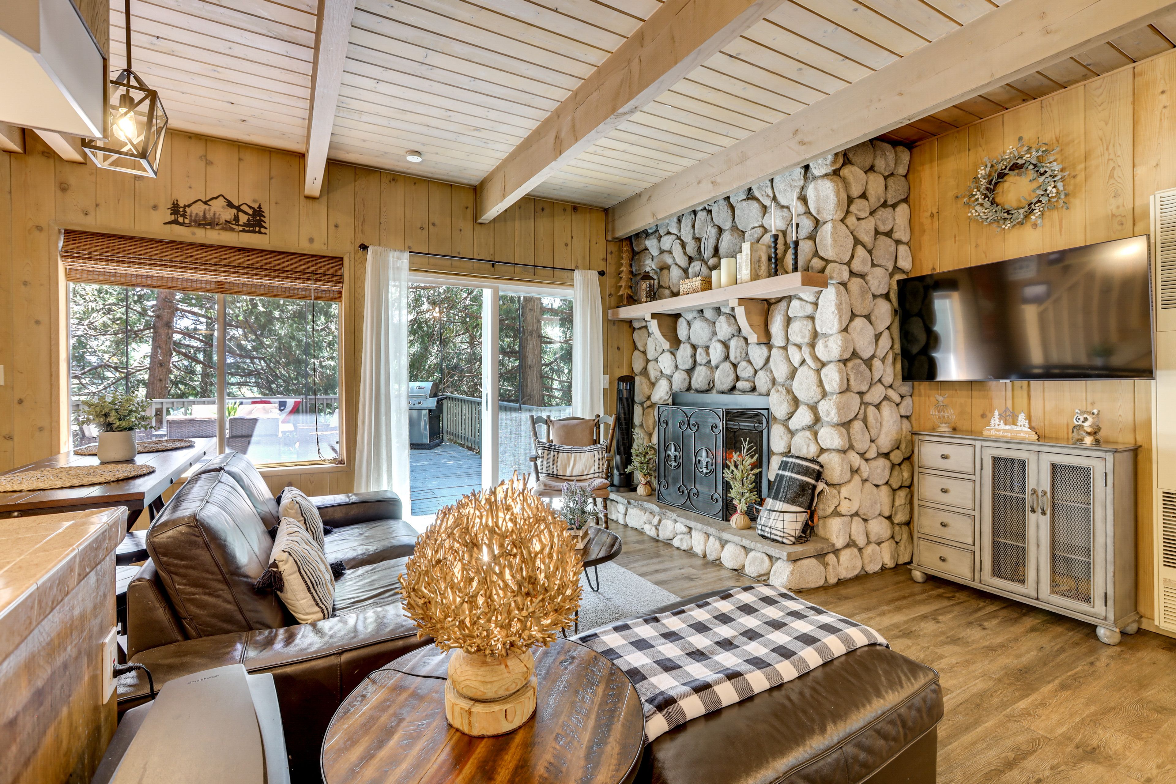 Living Room | Free WiFi | Electric Fireplace w/ Heat Setting