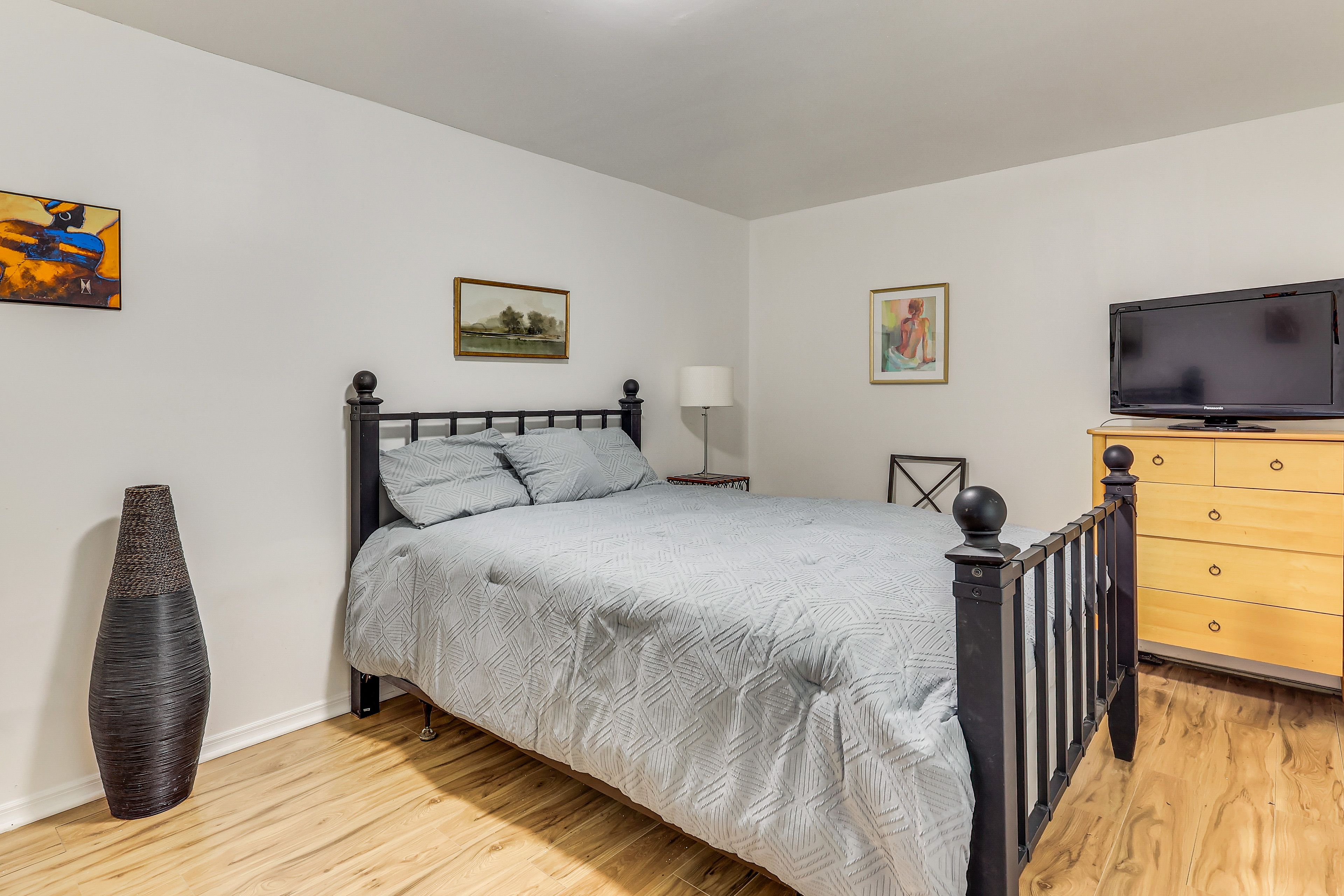 Bedroom 1 | Queen Bed