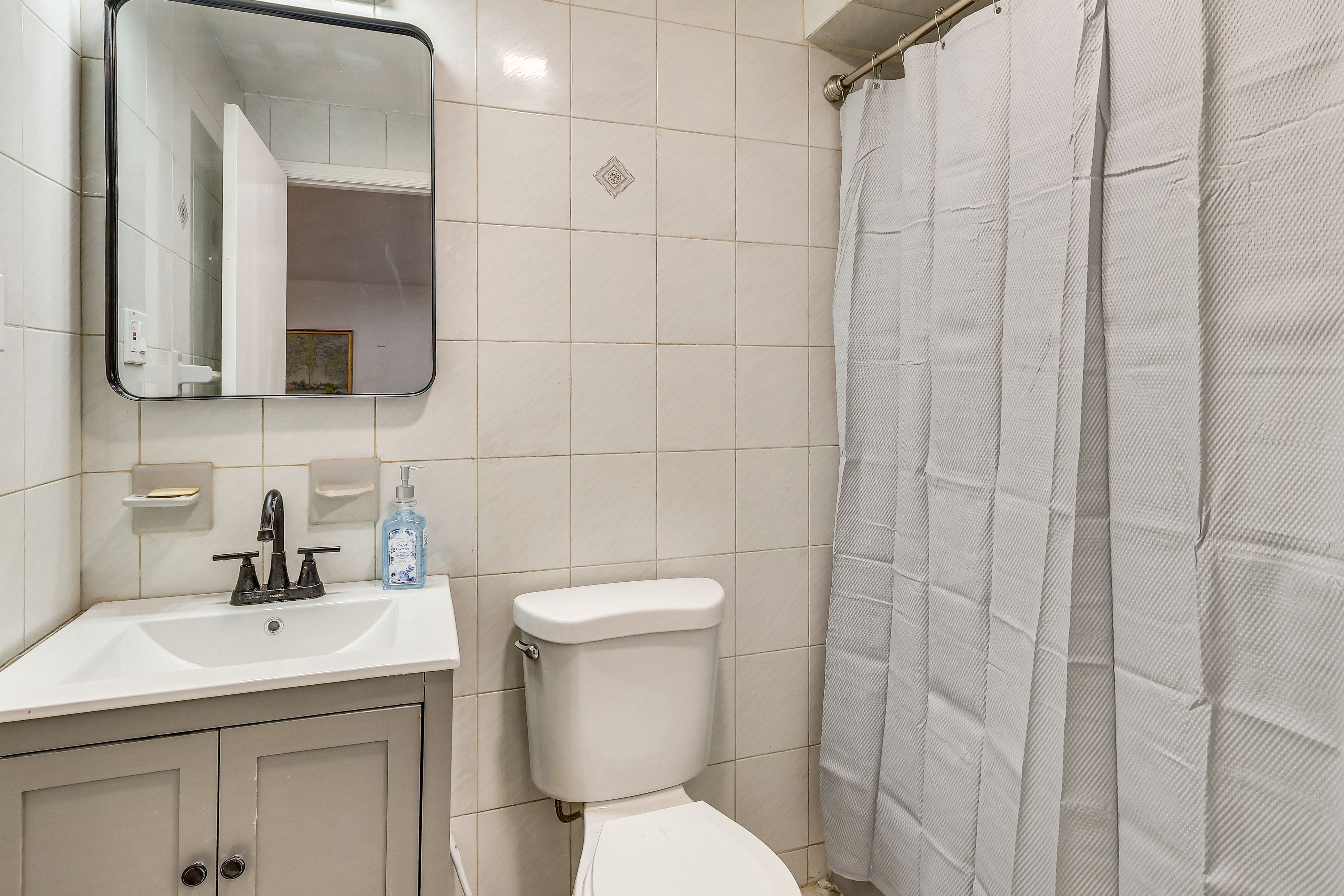 Full Bathroom | Linens & Towels | Complimentary Toiletries | Washer & Dryer