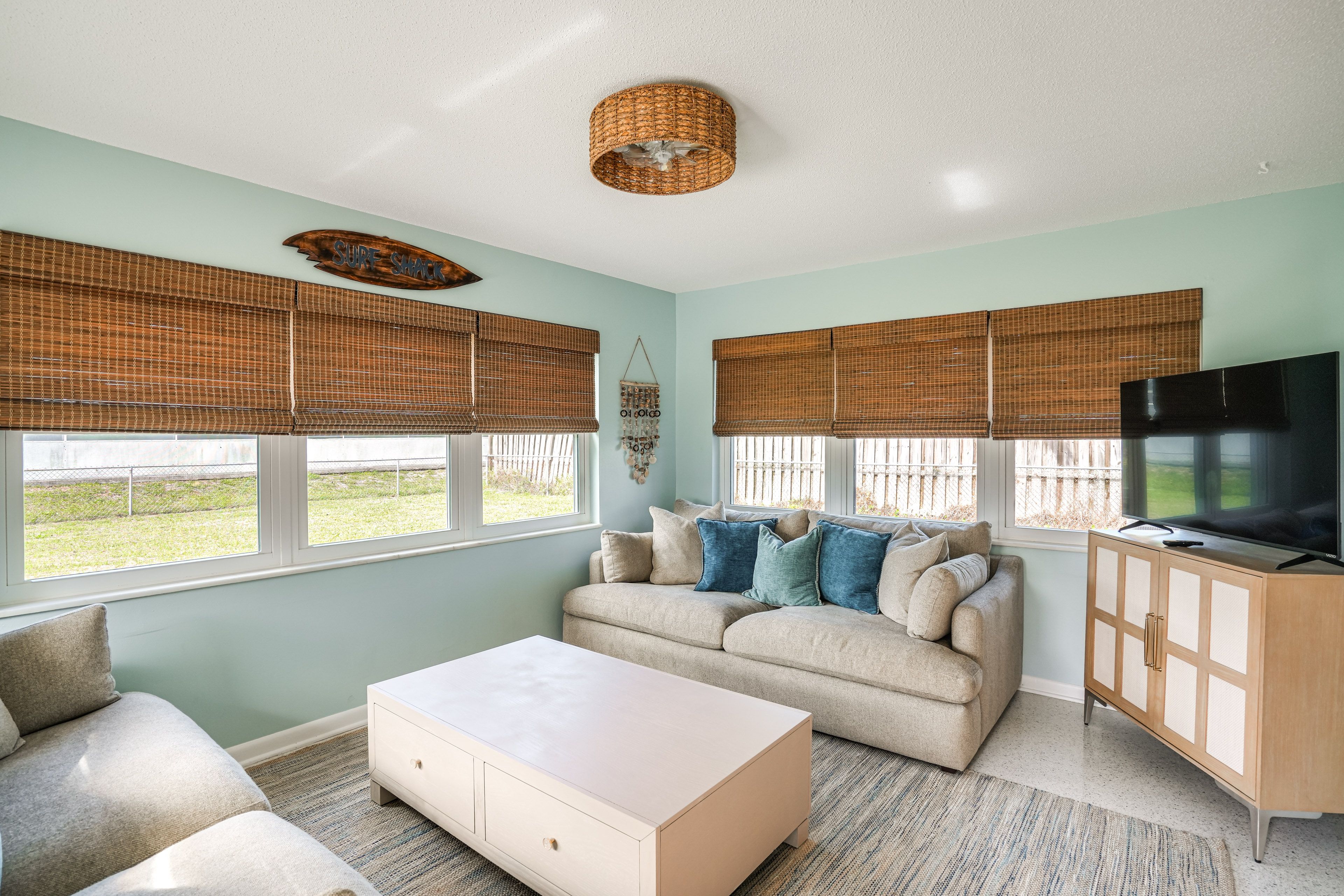 Living Room | Smart TV