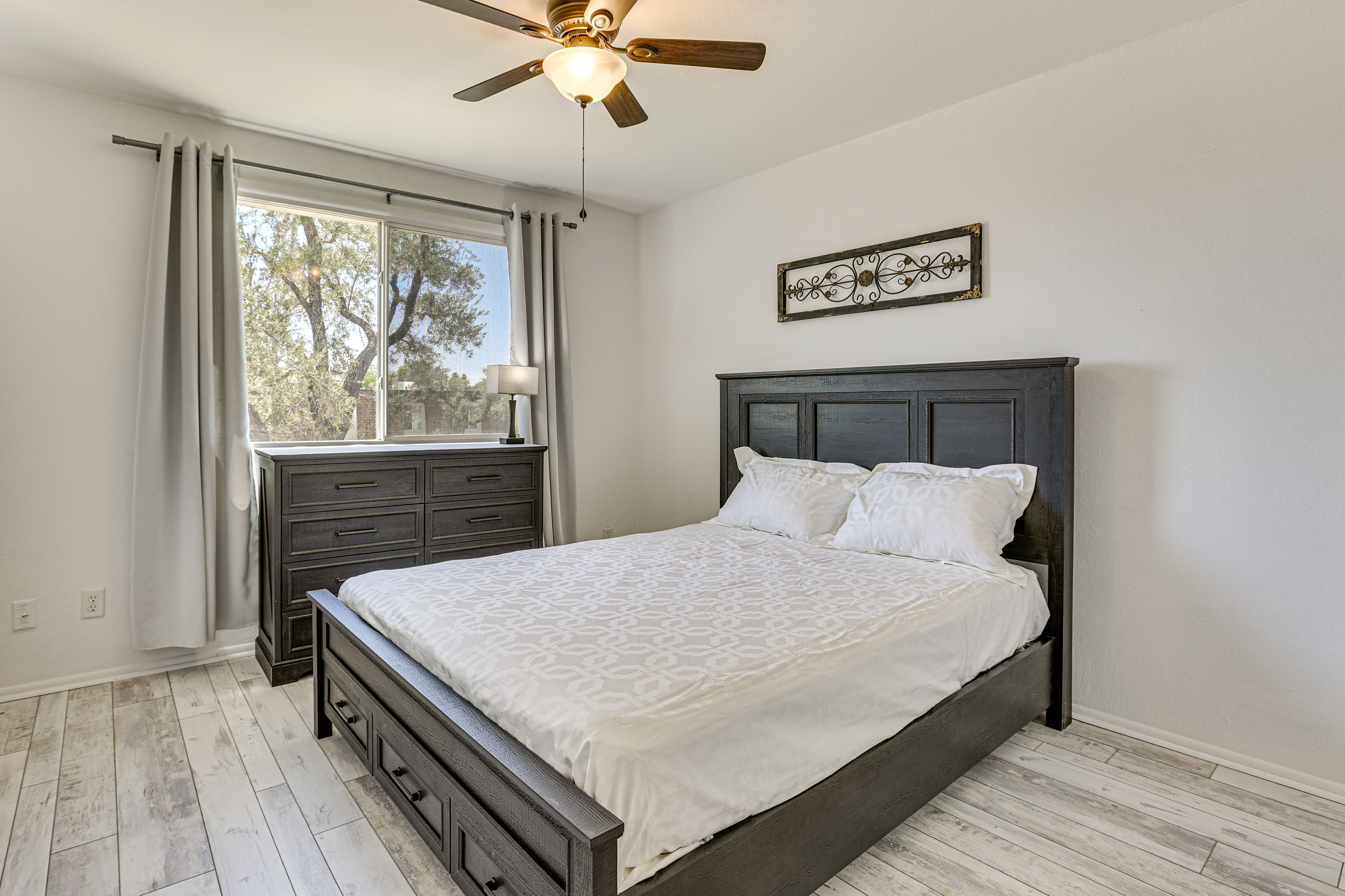 Bedroom 3 | Queen Bed | Smart TV | 2nd Floor