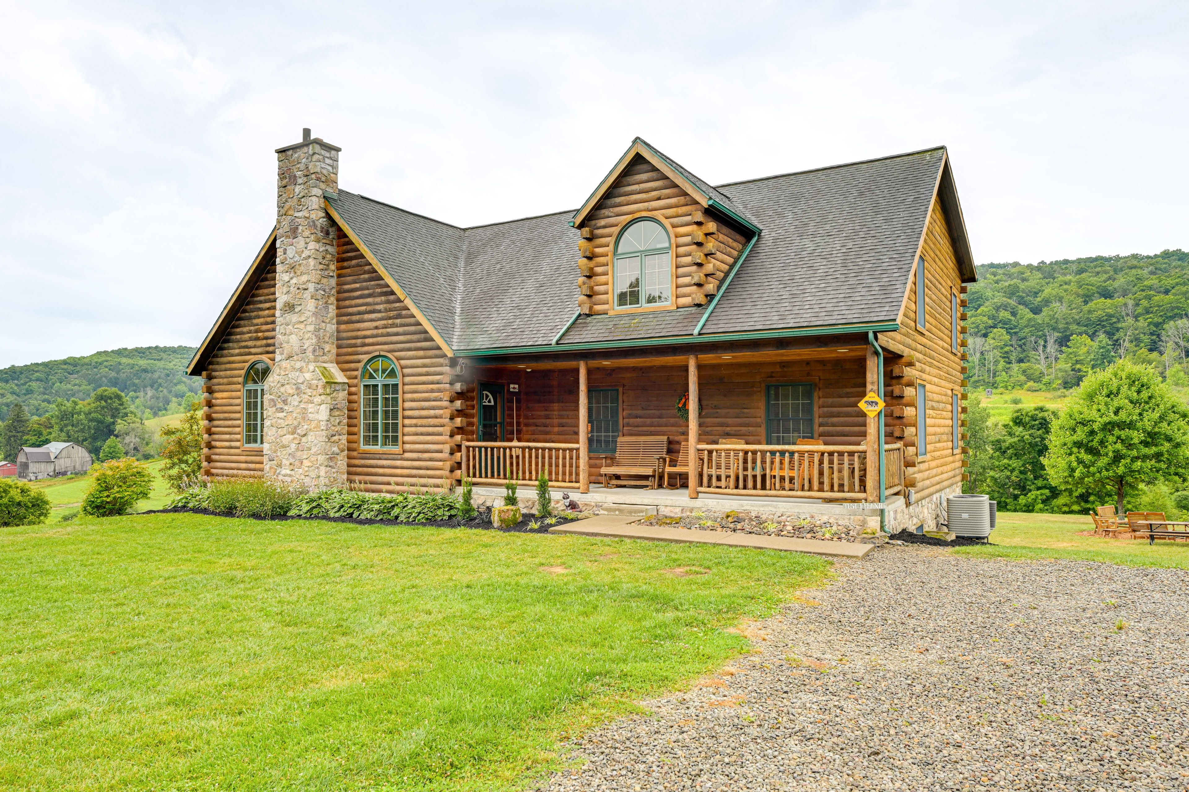 Parking | Driveway (6 Vehicles)