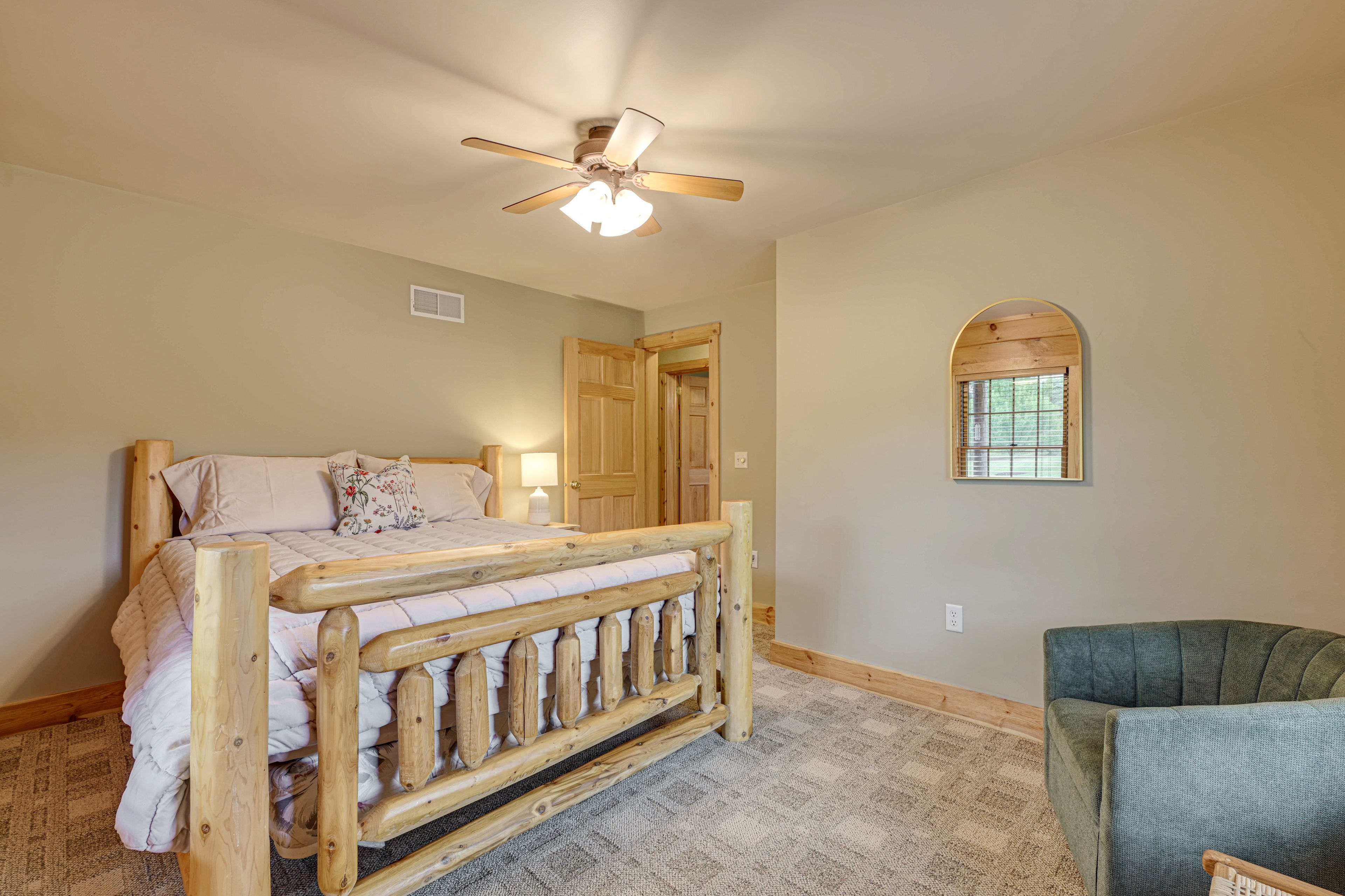 Bedroom 2 | Queen Bed | 1st Floor