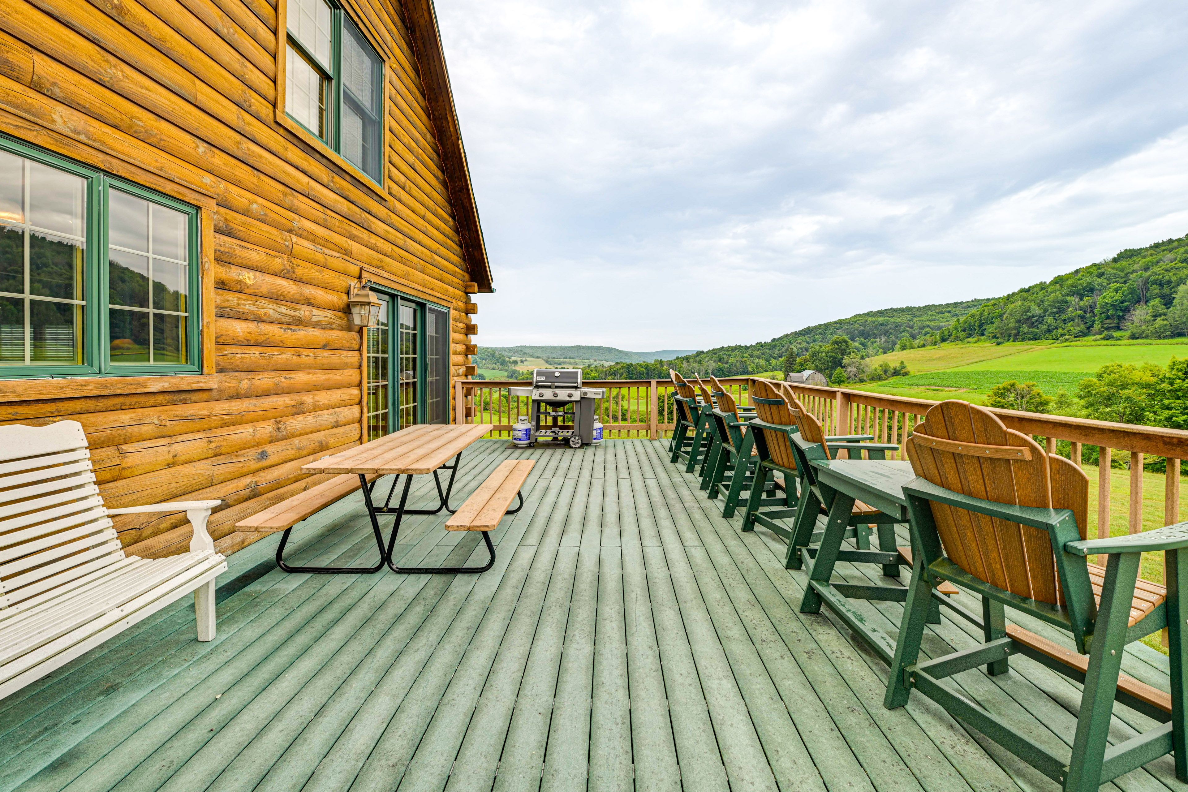 Private Deck | Outdoor Dining & Seating