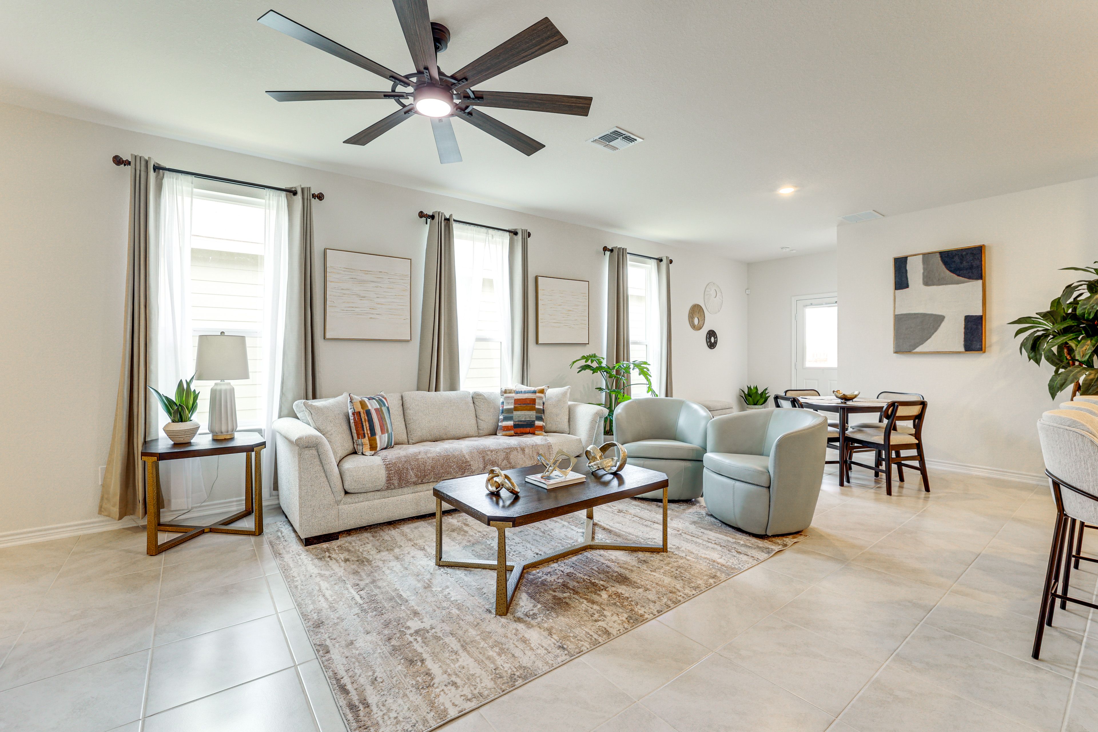 Living Room | Free WiFi | Smart TV | Central A/C