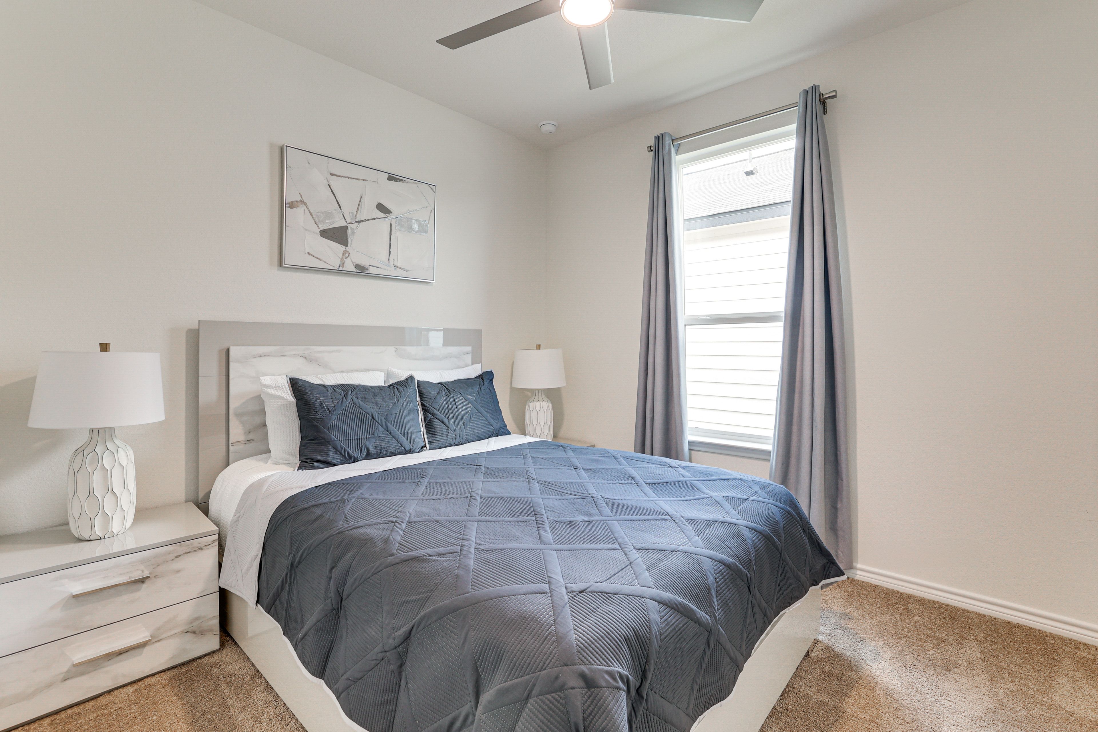 Bedroom 1 | Queen Bed