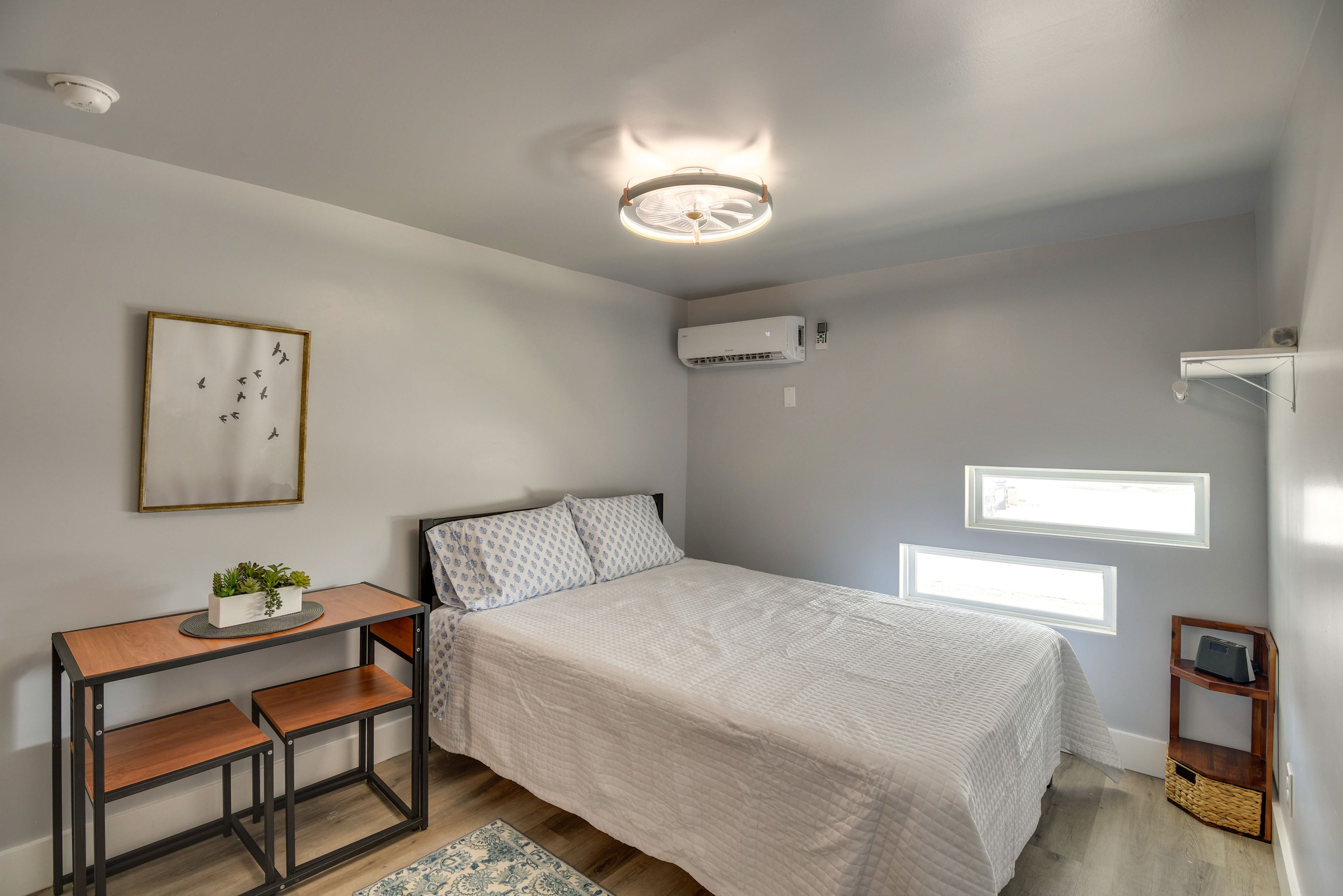 Studio | Queen Bed | Linens Provided | Central Heating & A/C | Free WiFi