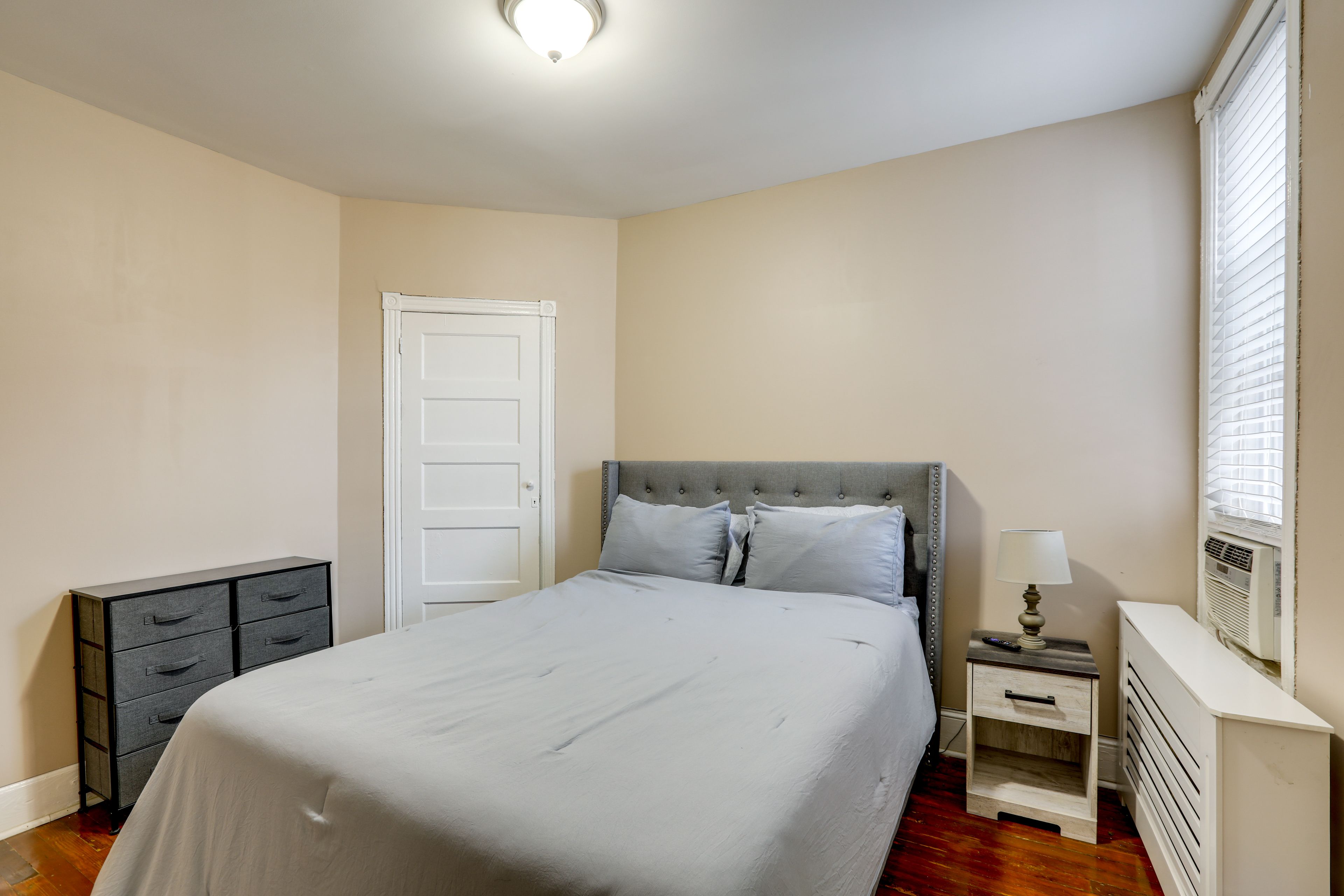 Bedroom 2 | Queen Bed | Smart TV | 2nd Floor
