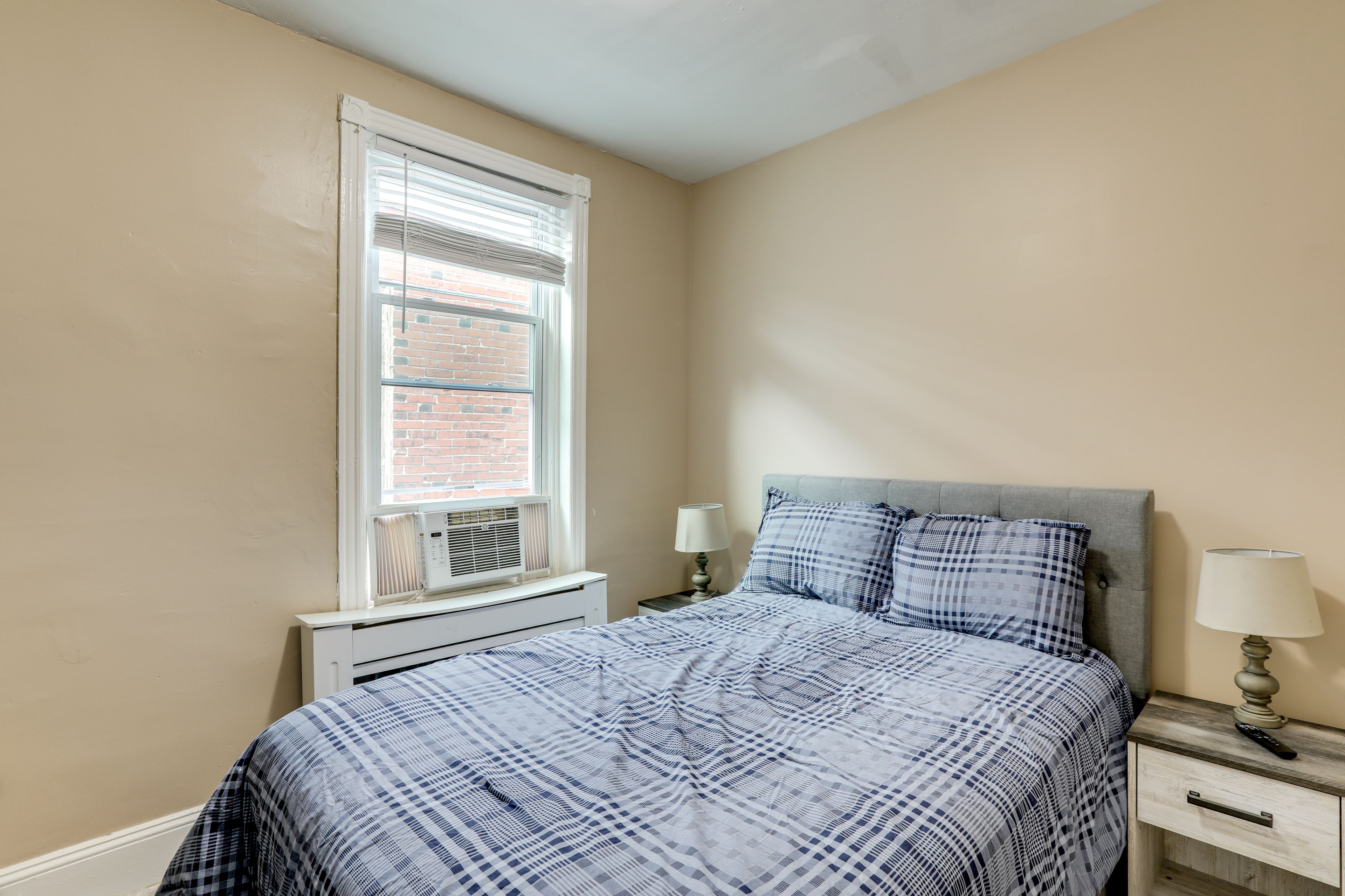 Bedroom 3 | Queen Bed | Smart TV | 2nd Floor