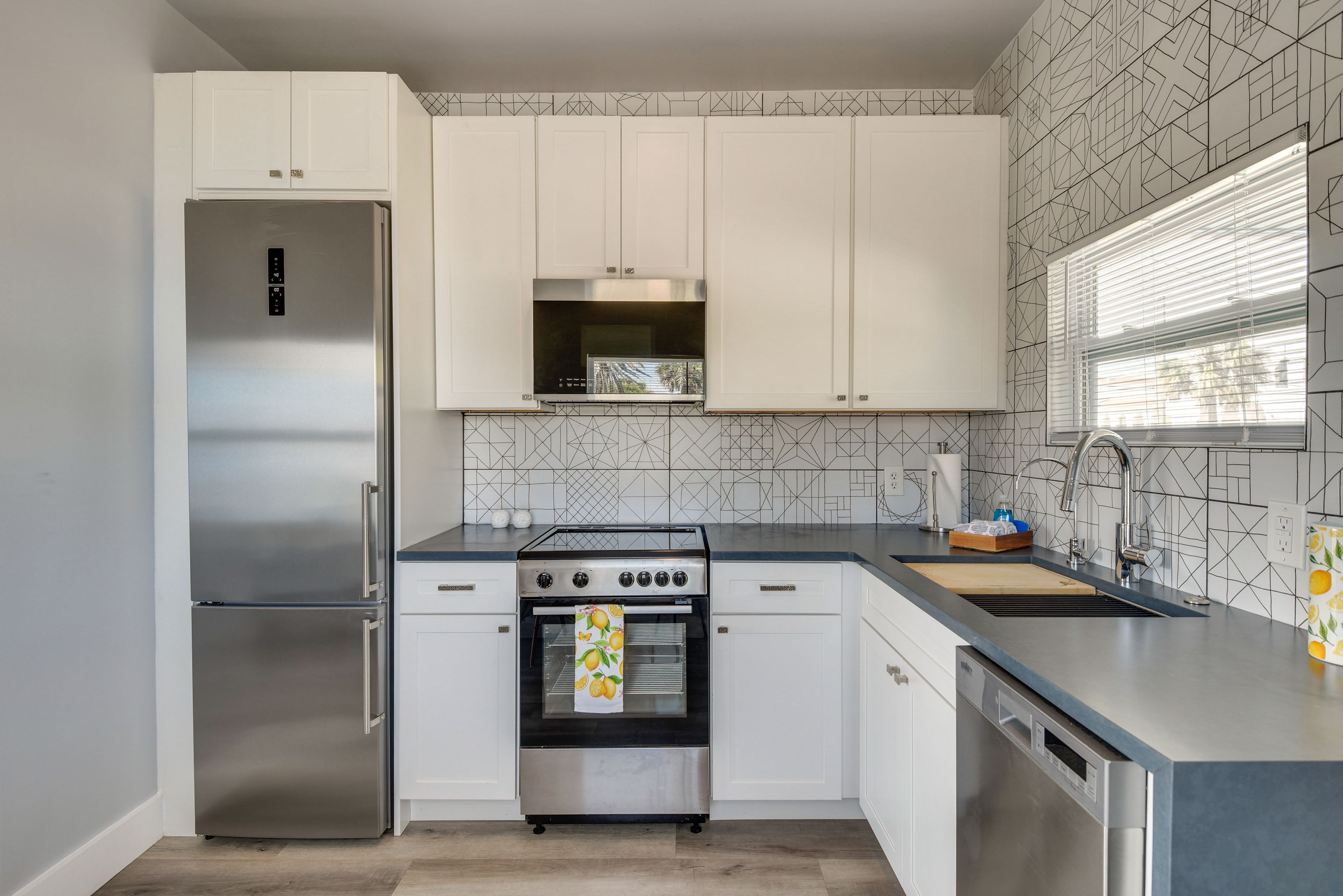 Kitchen | Cooking Basics | Microwave | Central Heating & A/C | Free WiFi