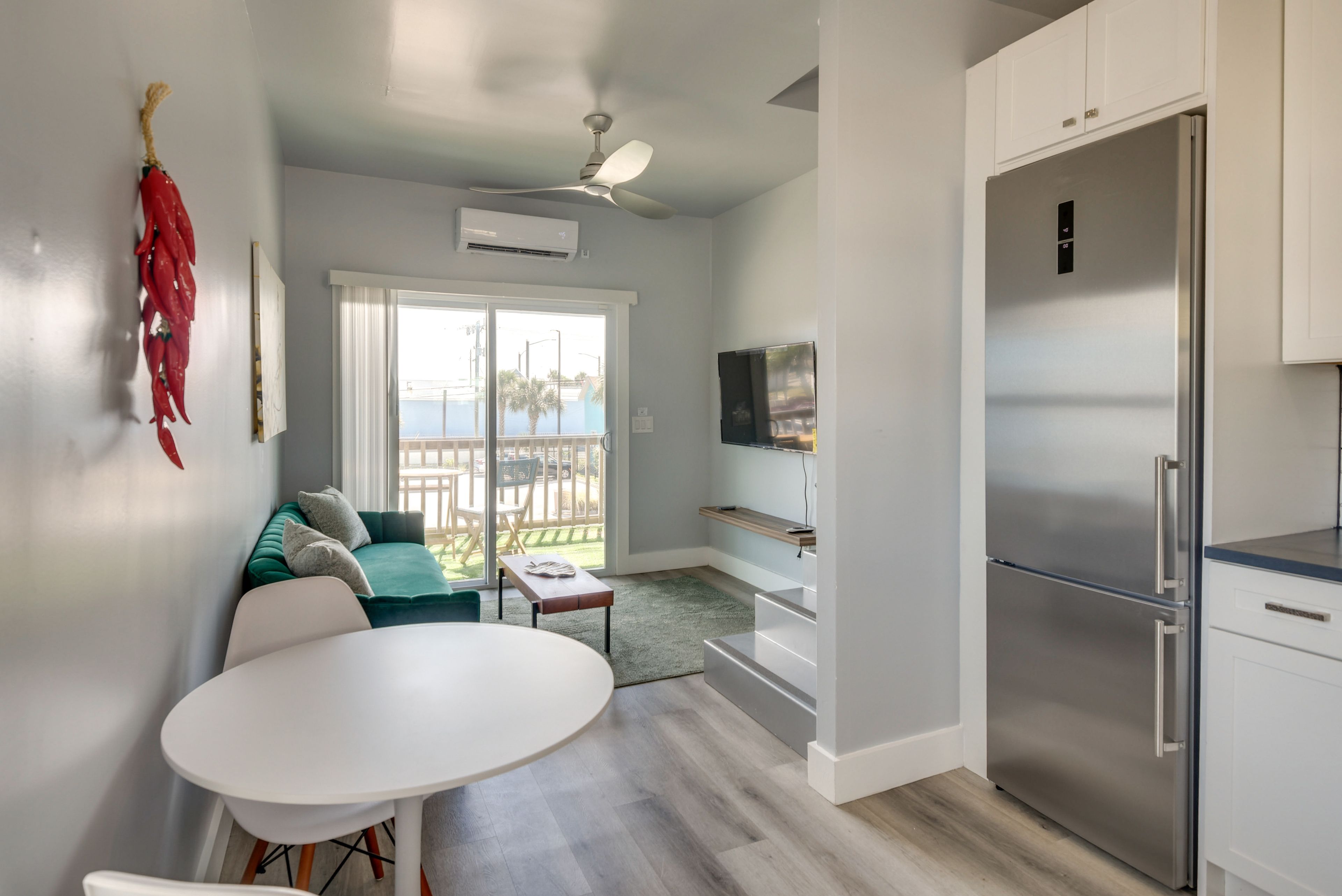 Dining Area | Dishware/Flatware