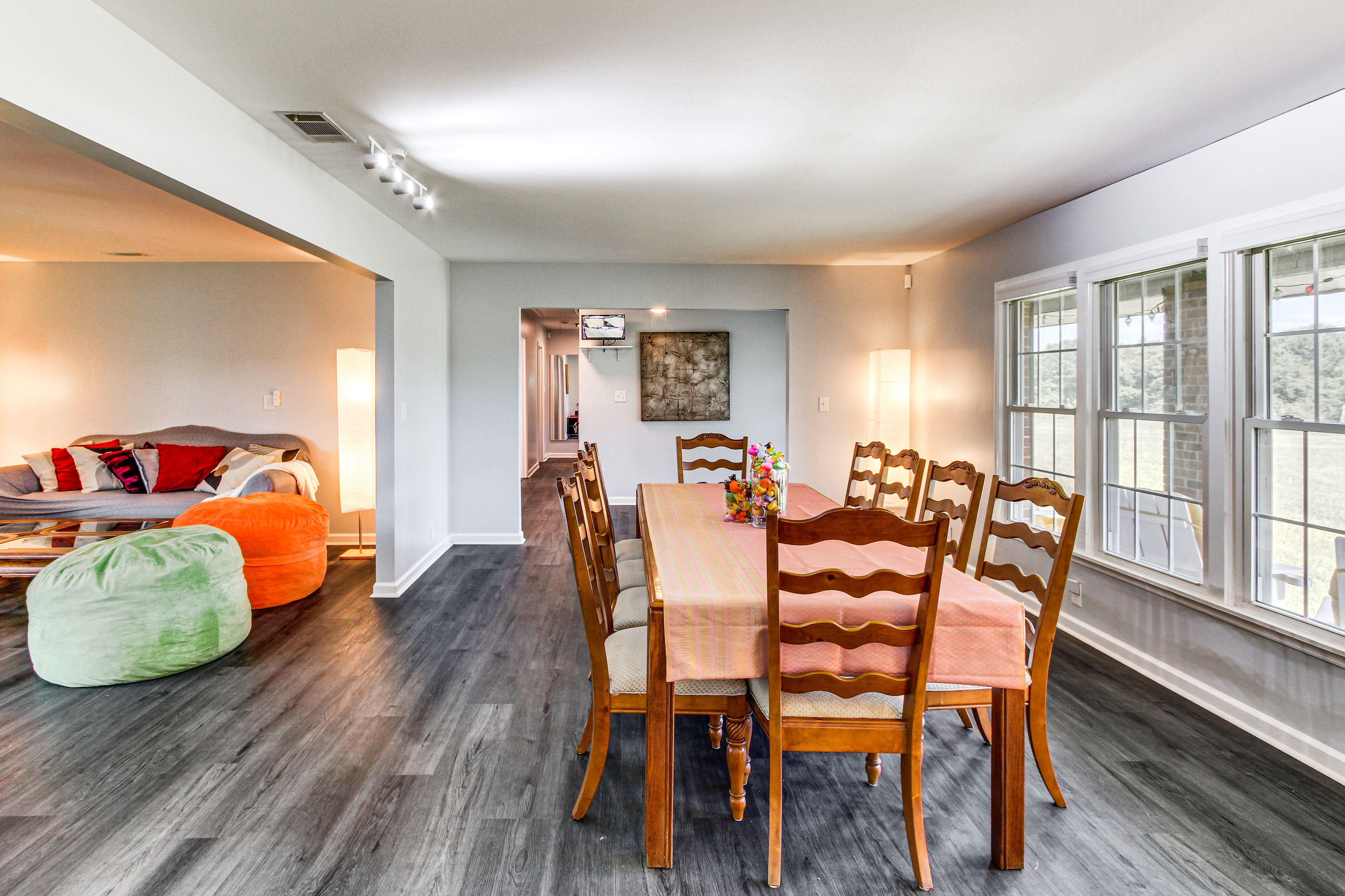 Dining Area | Dishware/Flatware Provided
