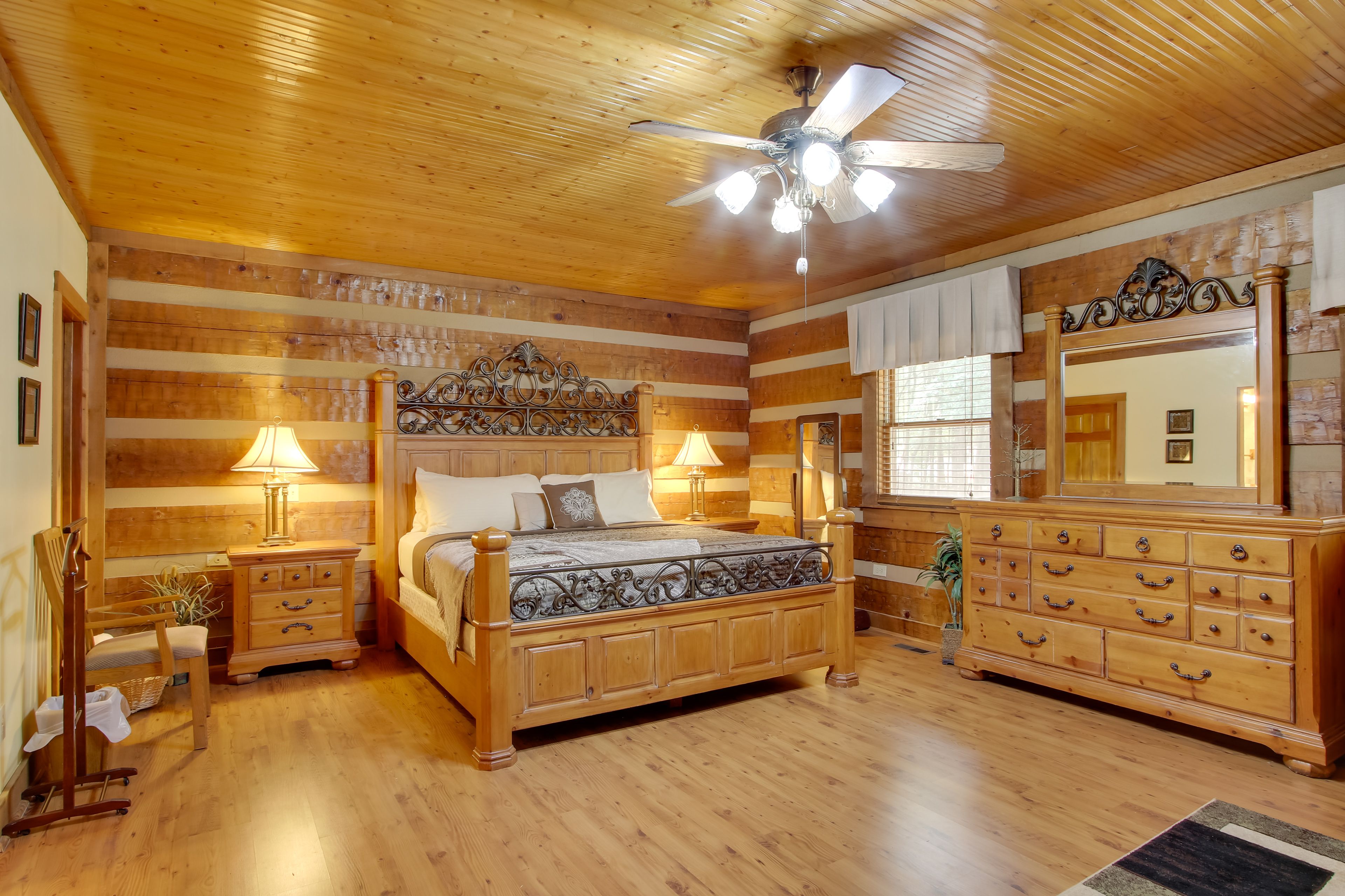 Bedroom 1 | King Bed | Linens Provided