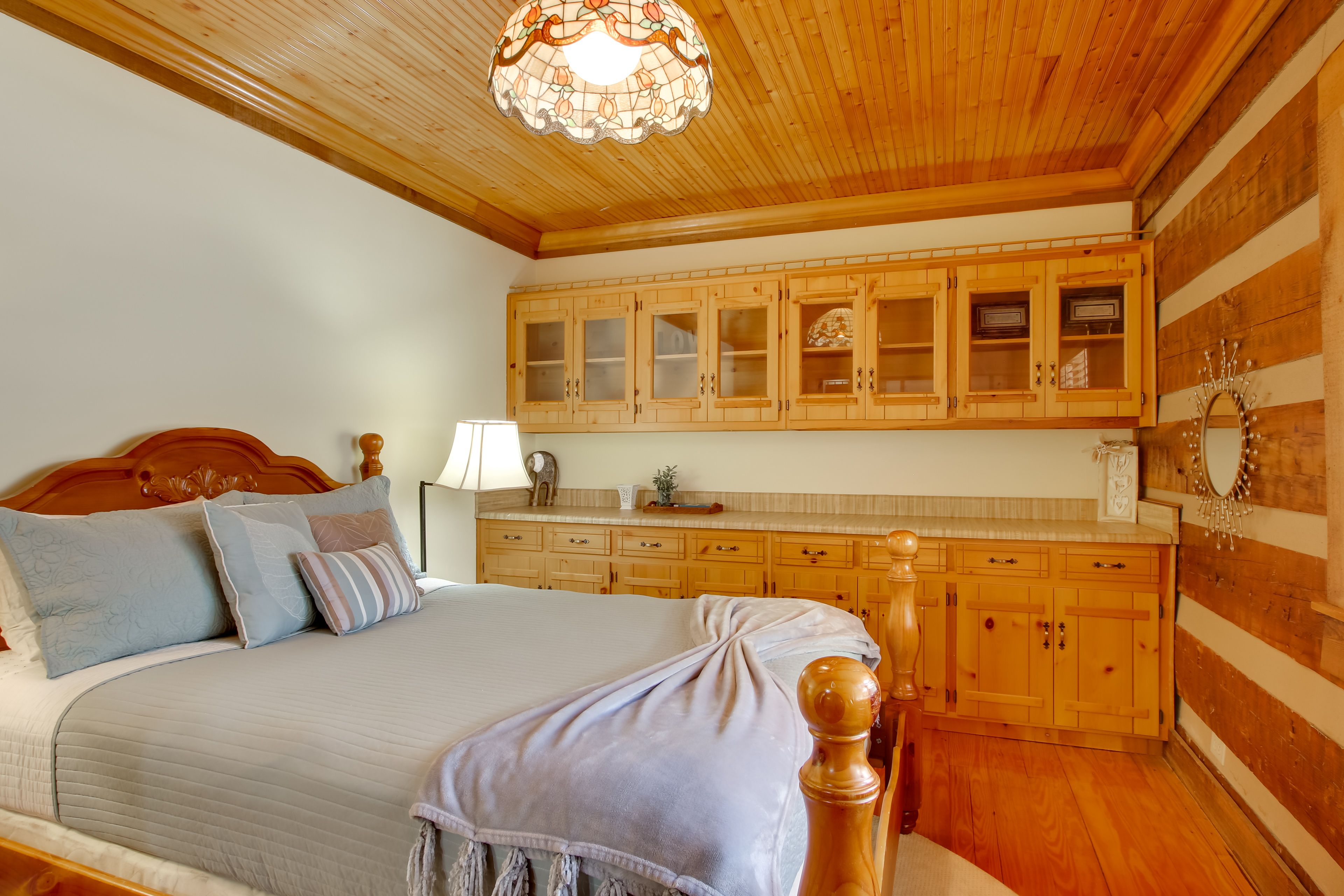 Bedroom 2 | Queen Bed