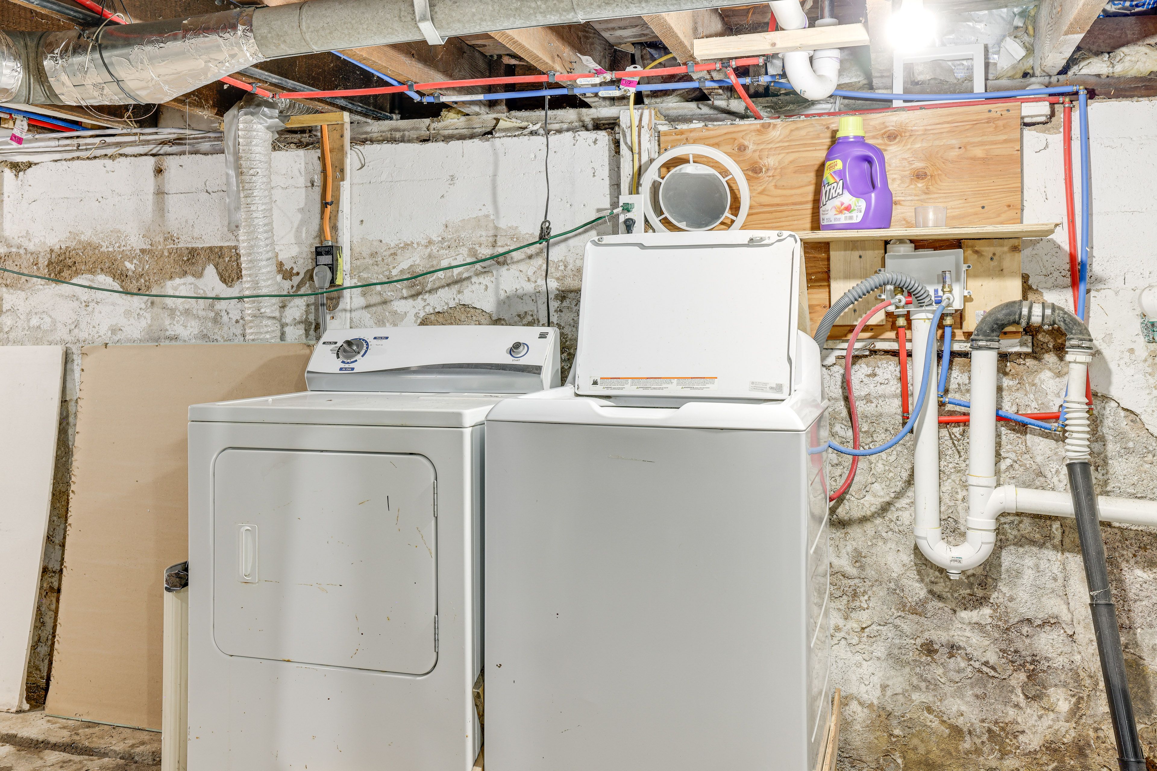 Basement | Washer & Dryer