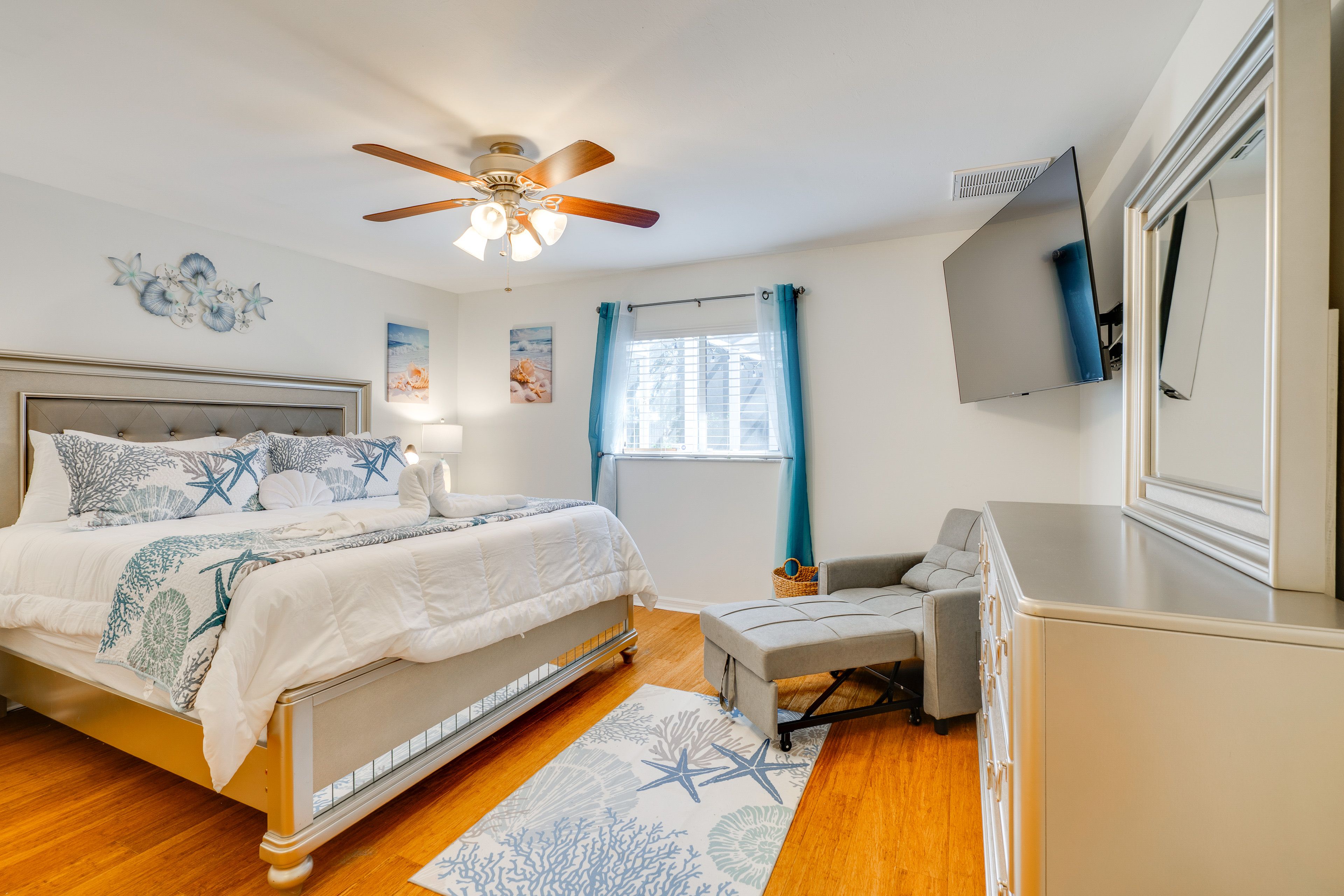 Bedroom 1 | King Bed | Twin Sleeper Chair | En-Suite Bathroom