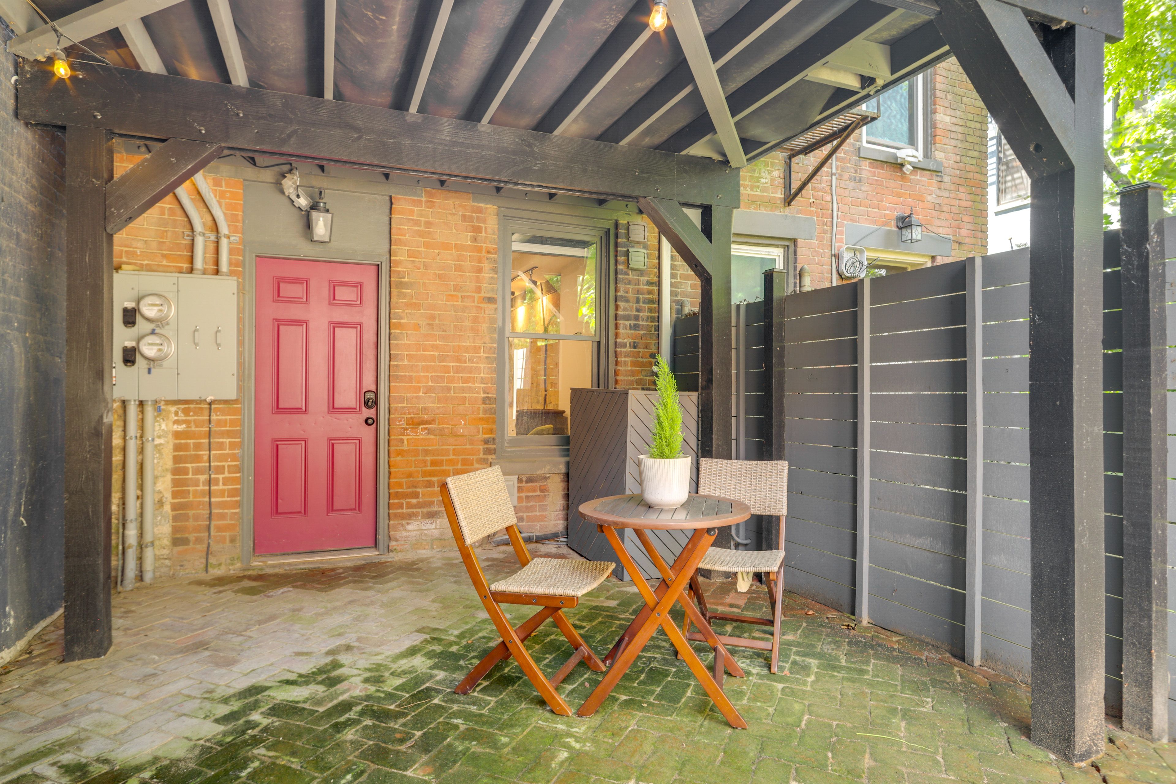 Cincinnati Vacation Rental | 1BR | 1BA | 550 Sq Ft | Step-Free Entry