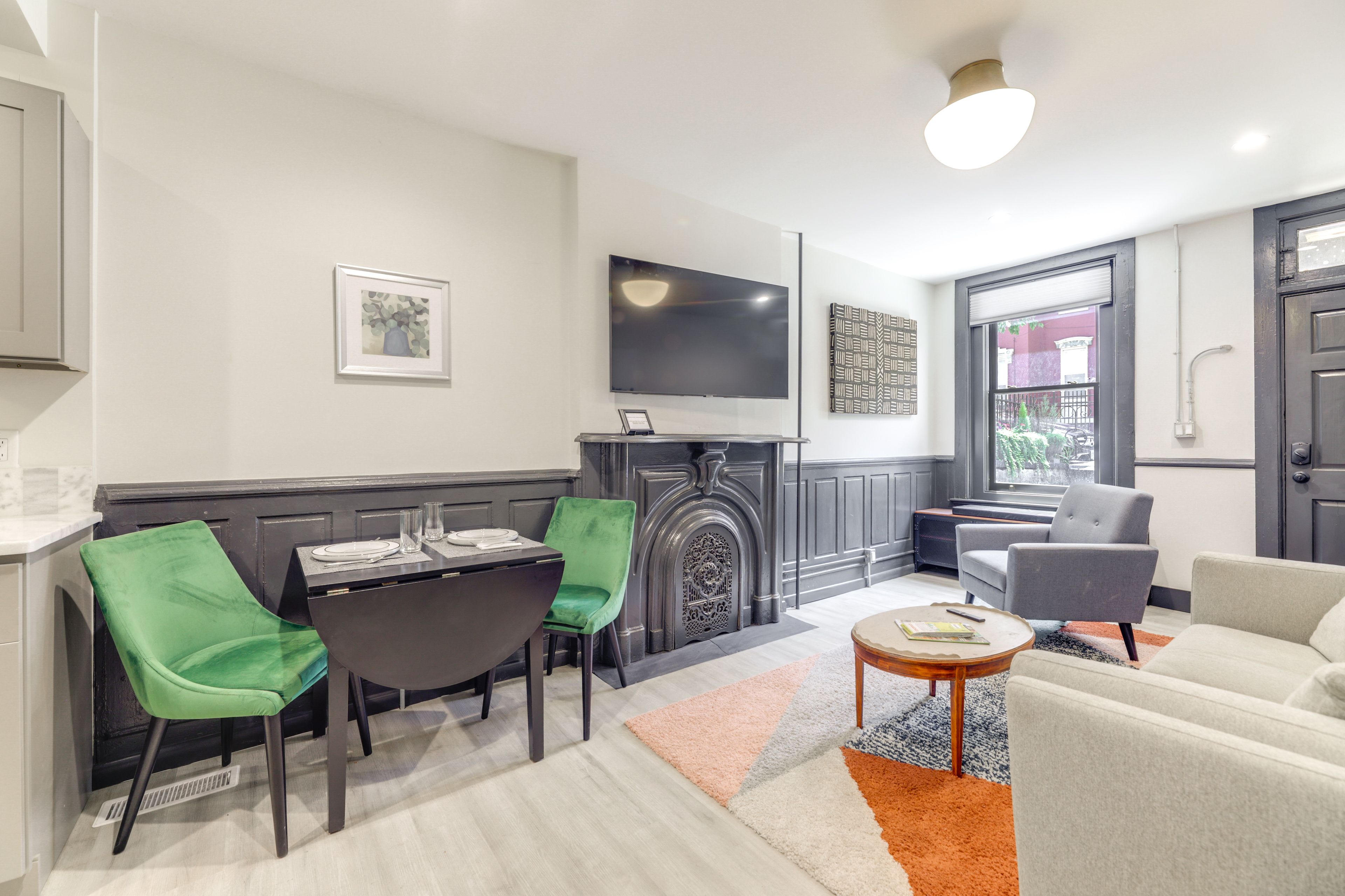 Dining Area | Dishware & Flatware Provided