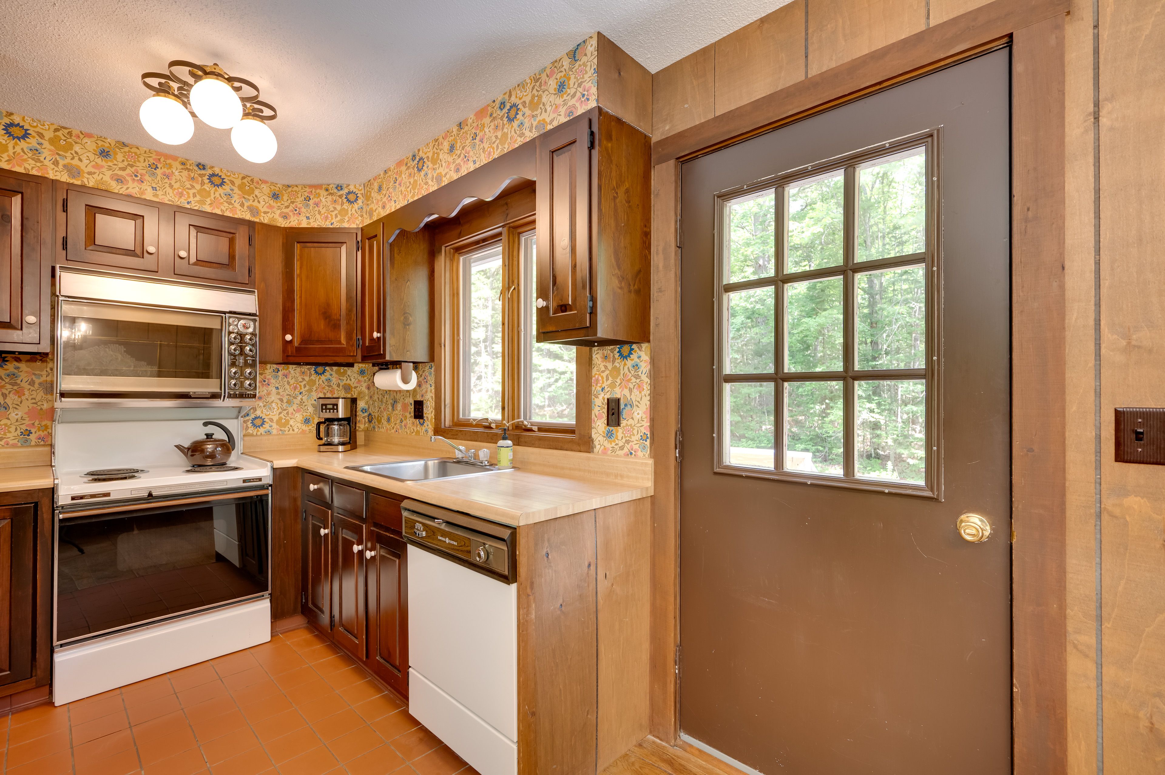 Kitchen | Cooking Basics | Main Level