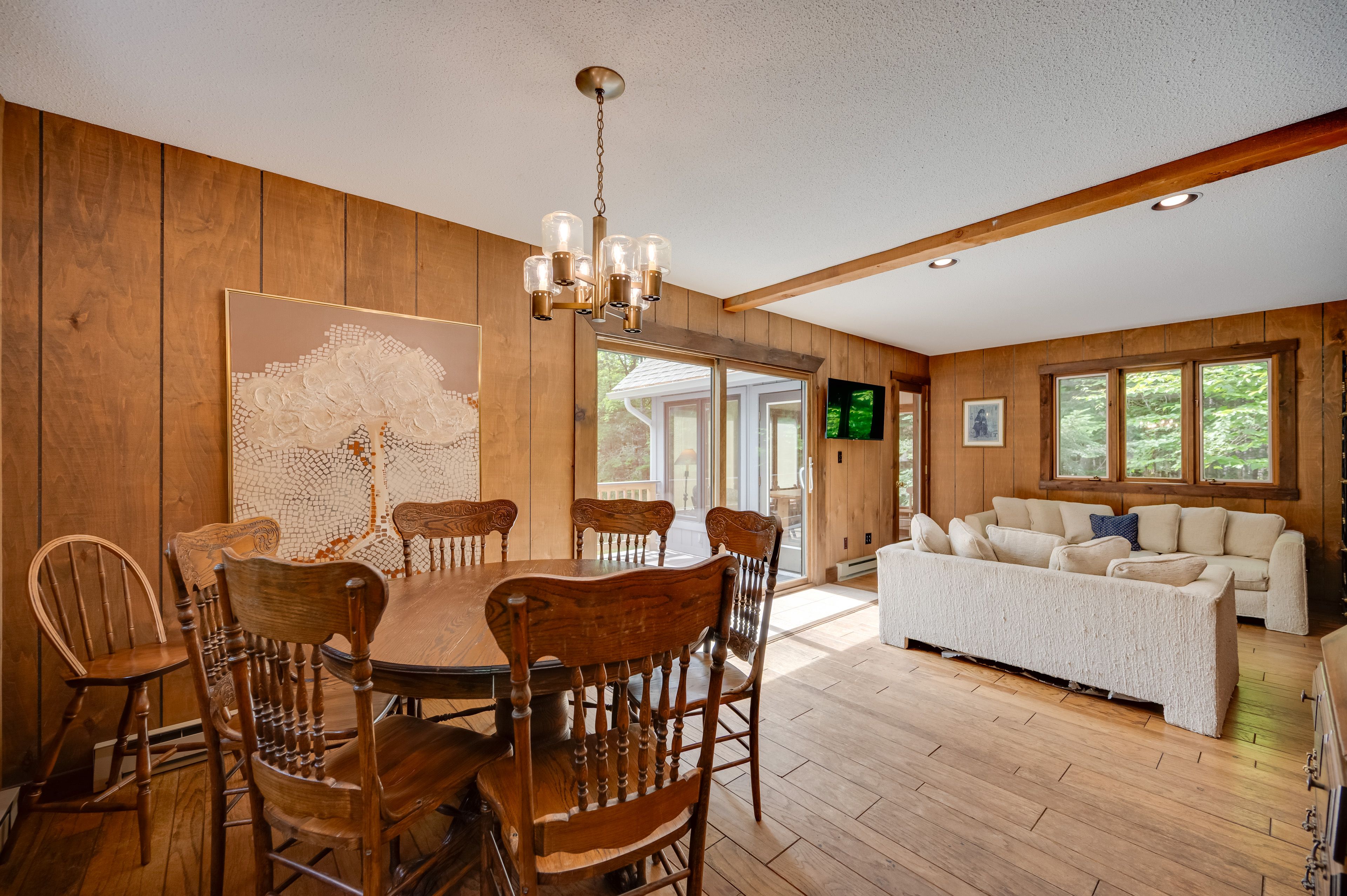 Dining Area | Dishware & Flatware | Main Level